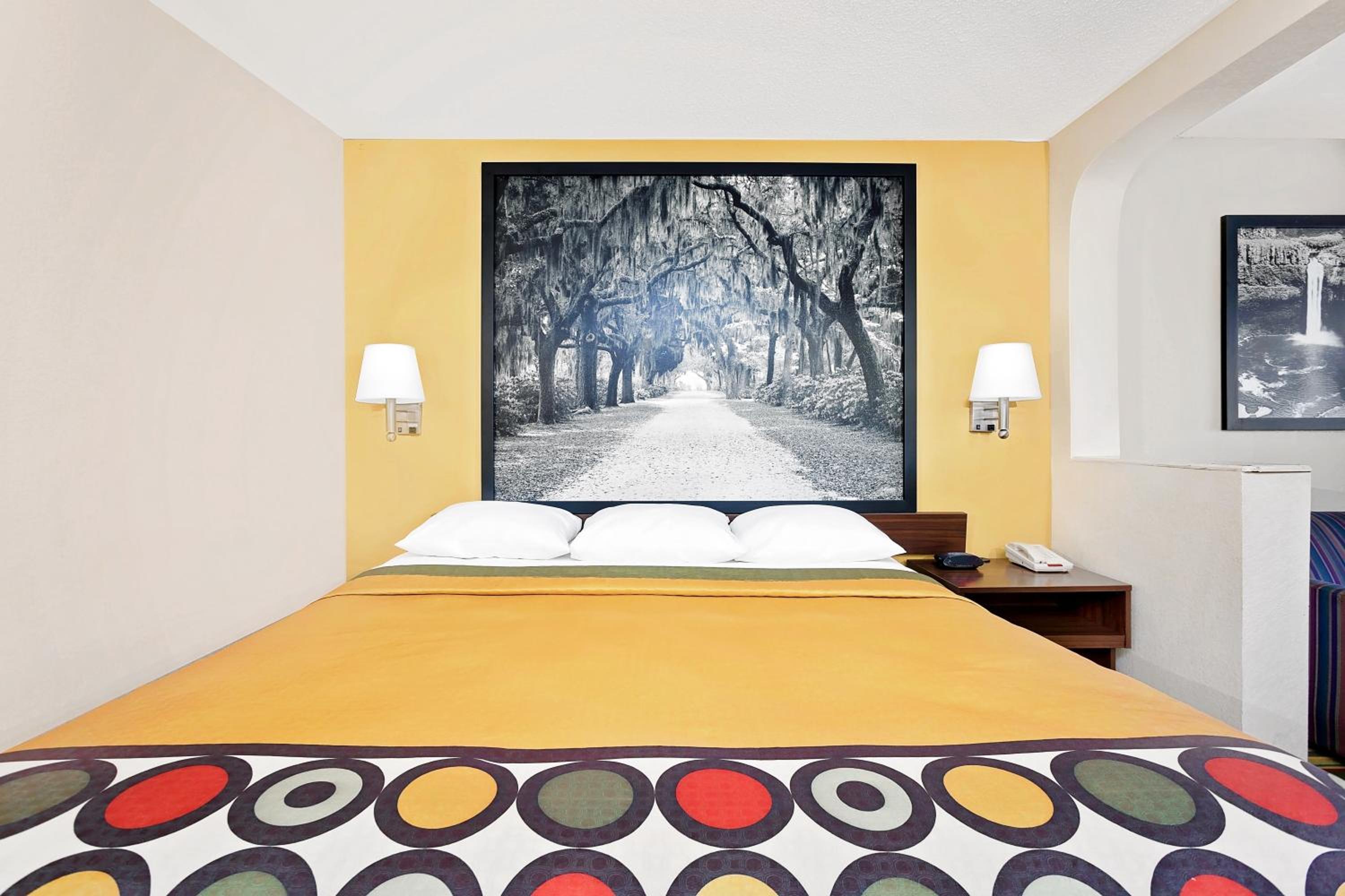 King Room - Non-Smoking - Photo 1