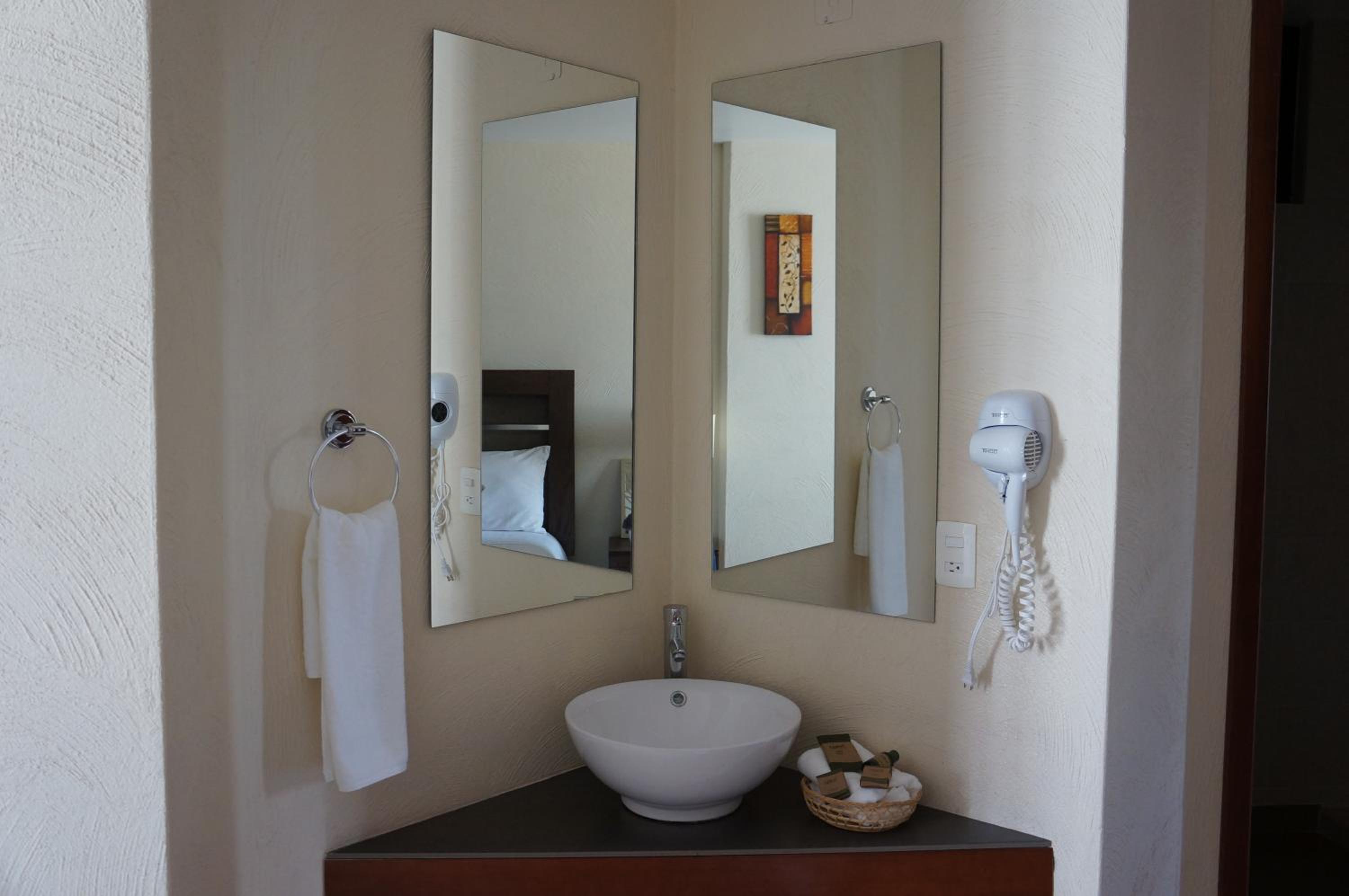 Twin Room - Photo 7