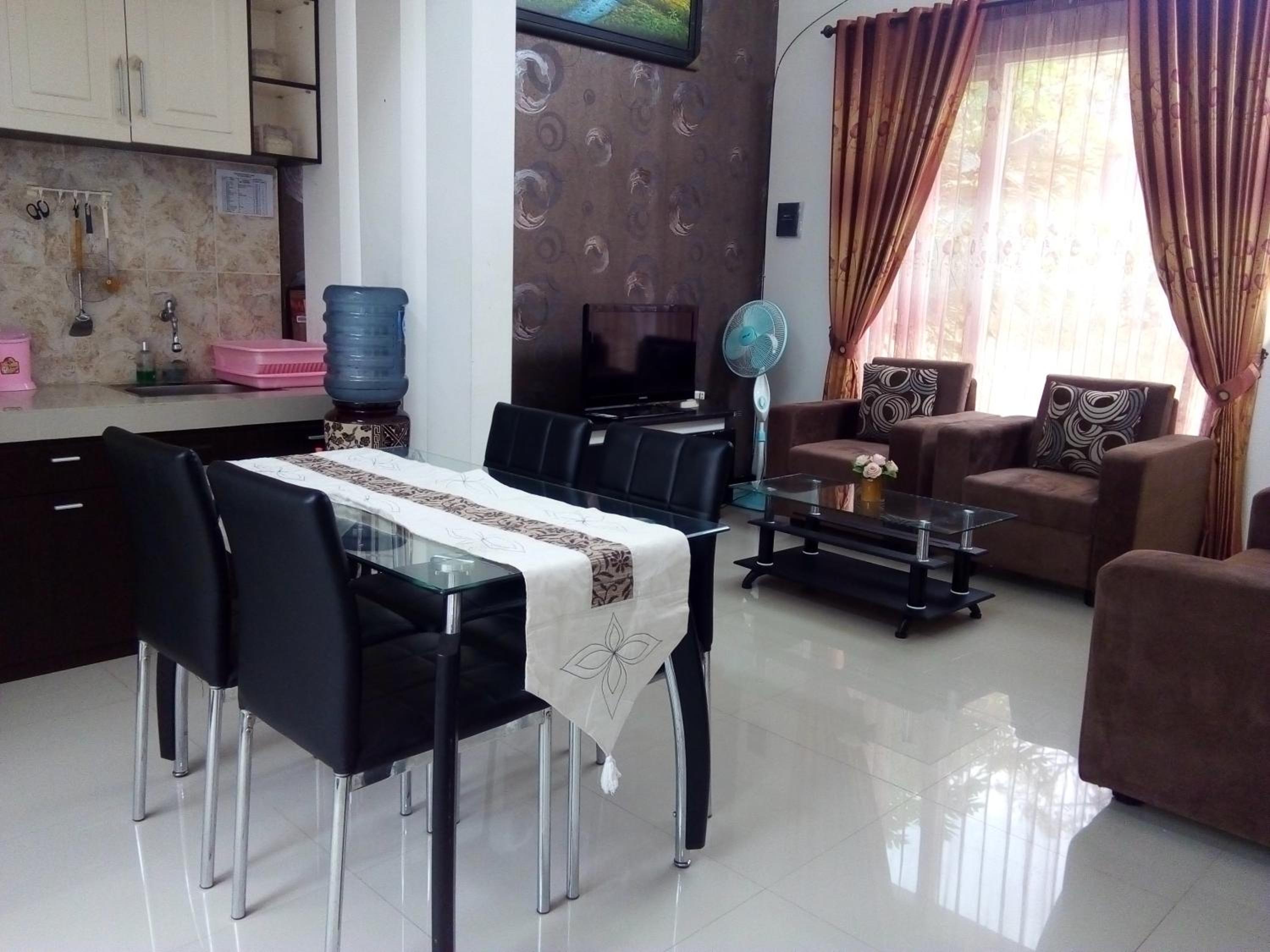 Two-Bedroom House - Photo 18