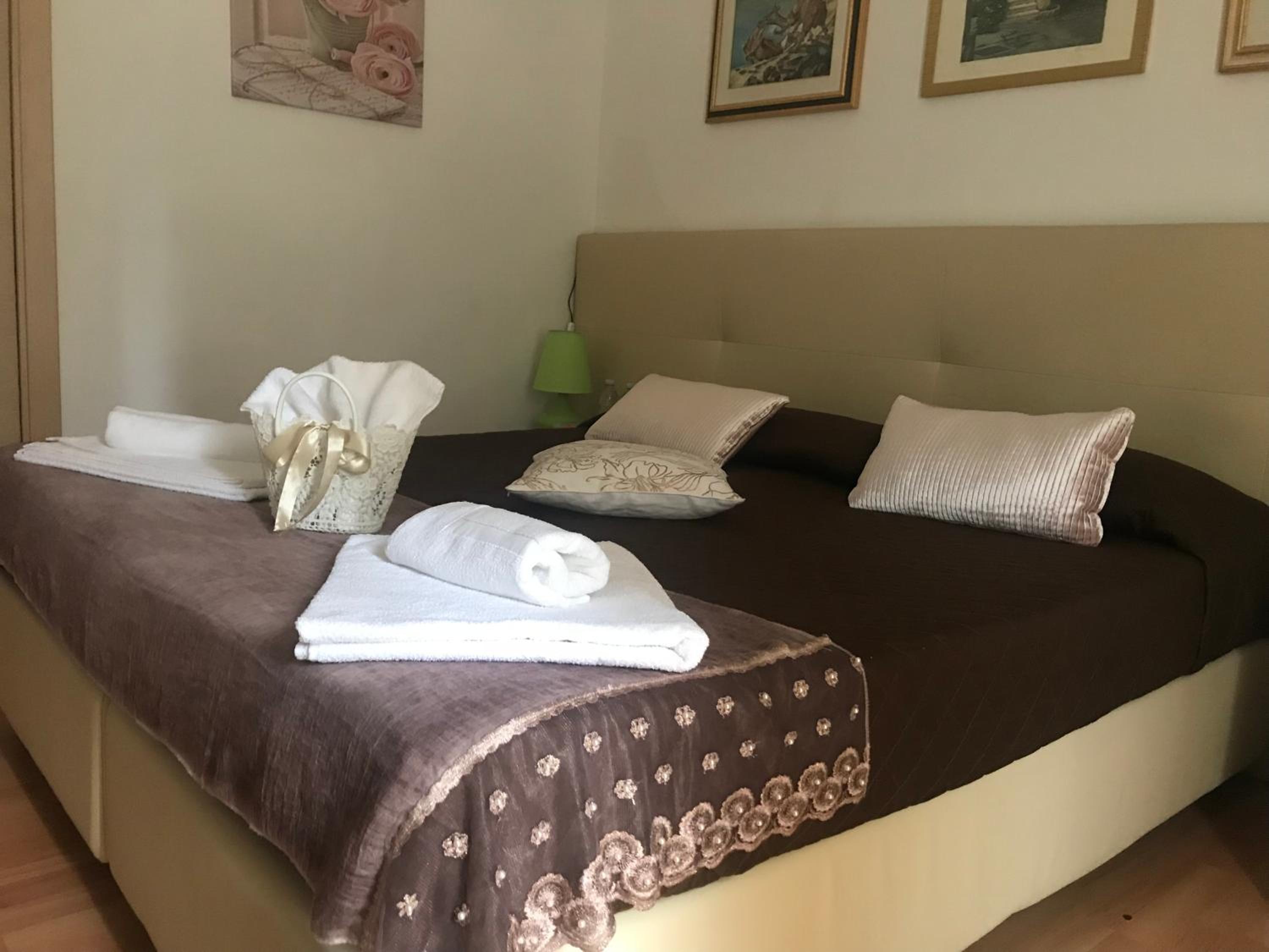 Deluxe Room - Photo 5