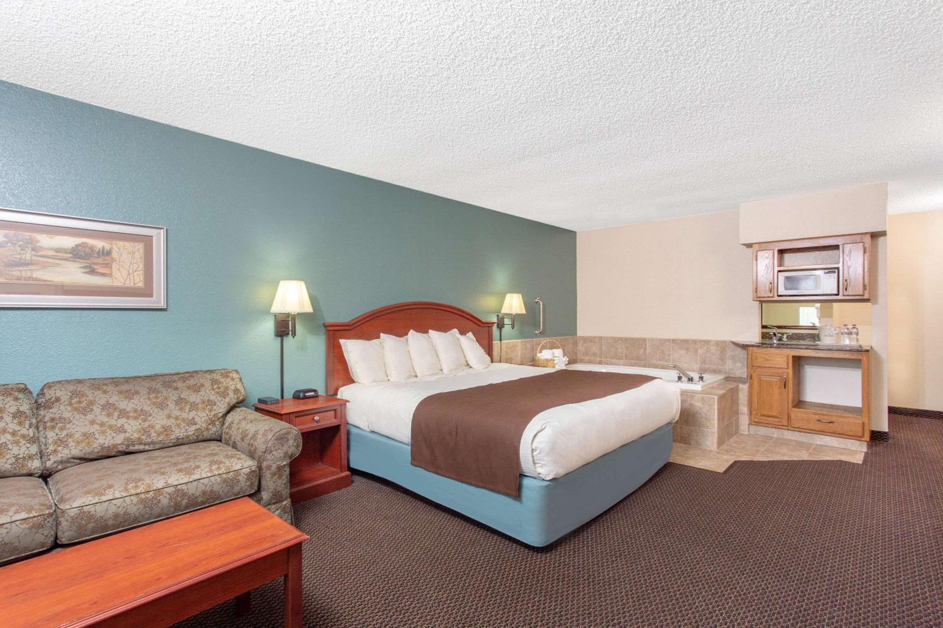 Superior King Studio Suite - Non-Smoking - Photo 1
