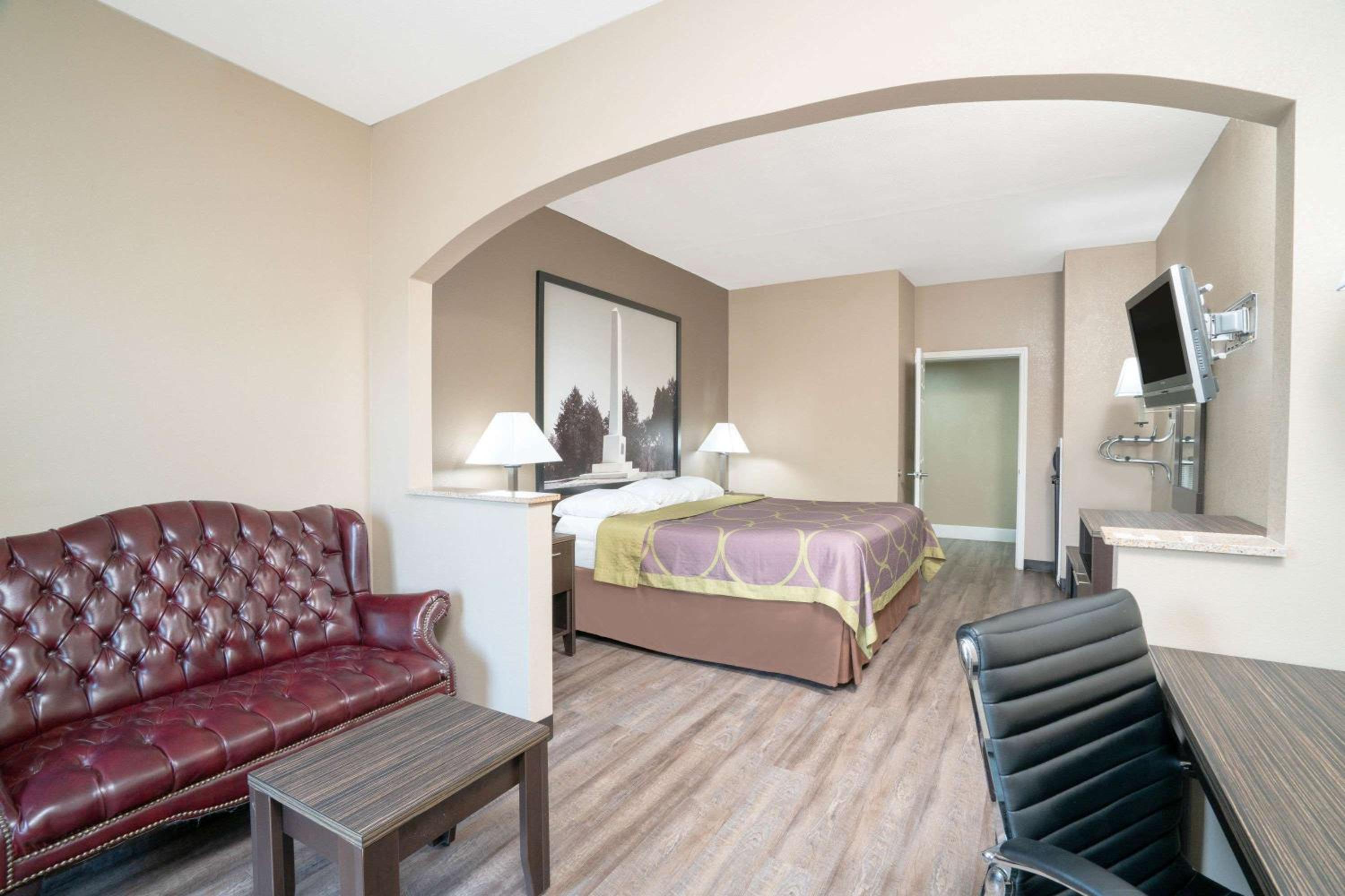 King Room with Kitchenette - Non-Smoking photo 1