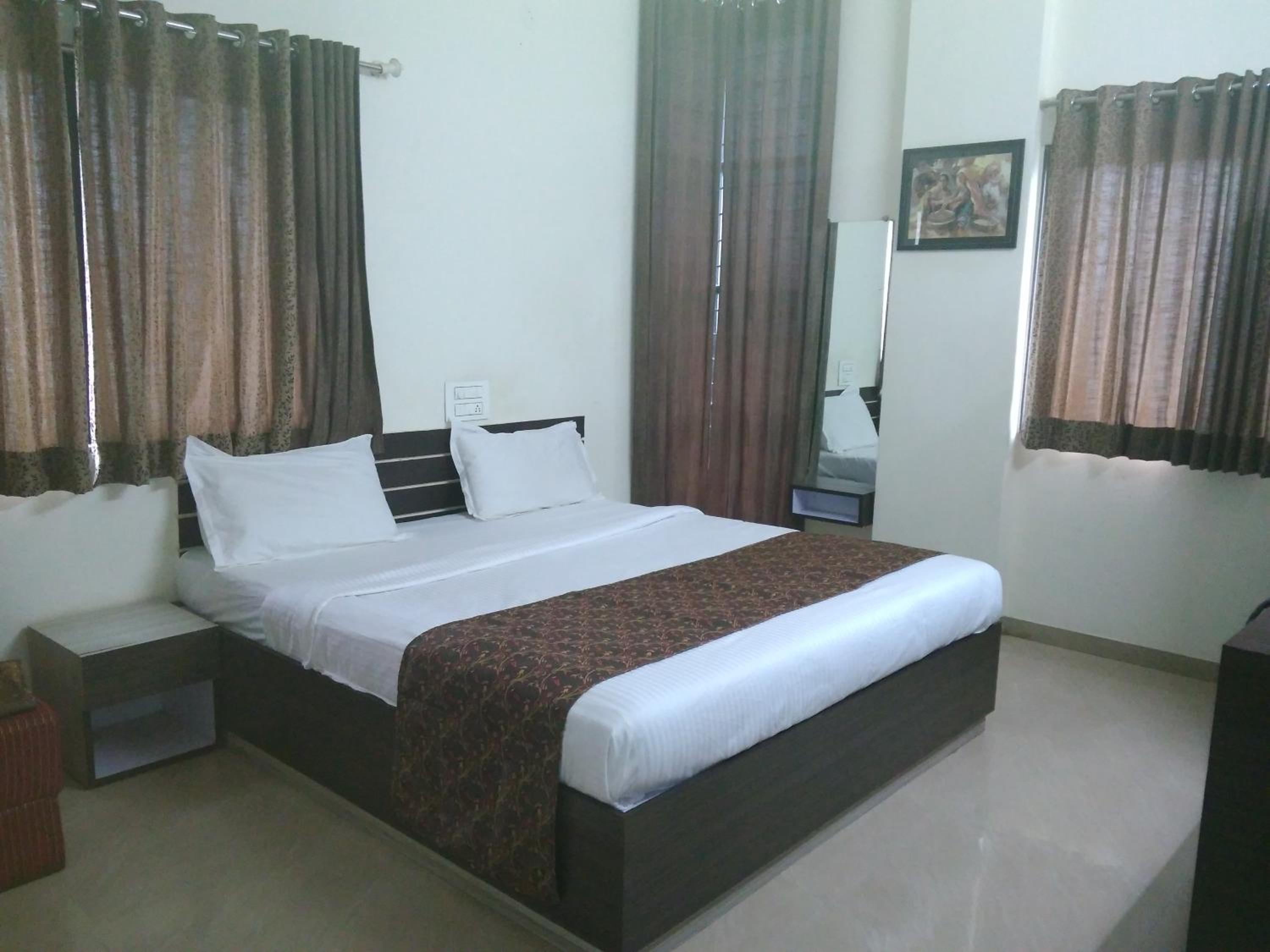 Deluxe Double Room - AC - Photo 3