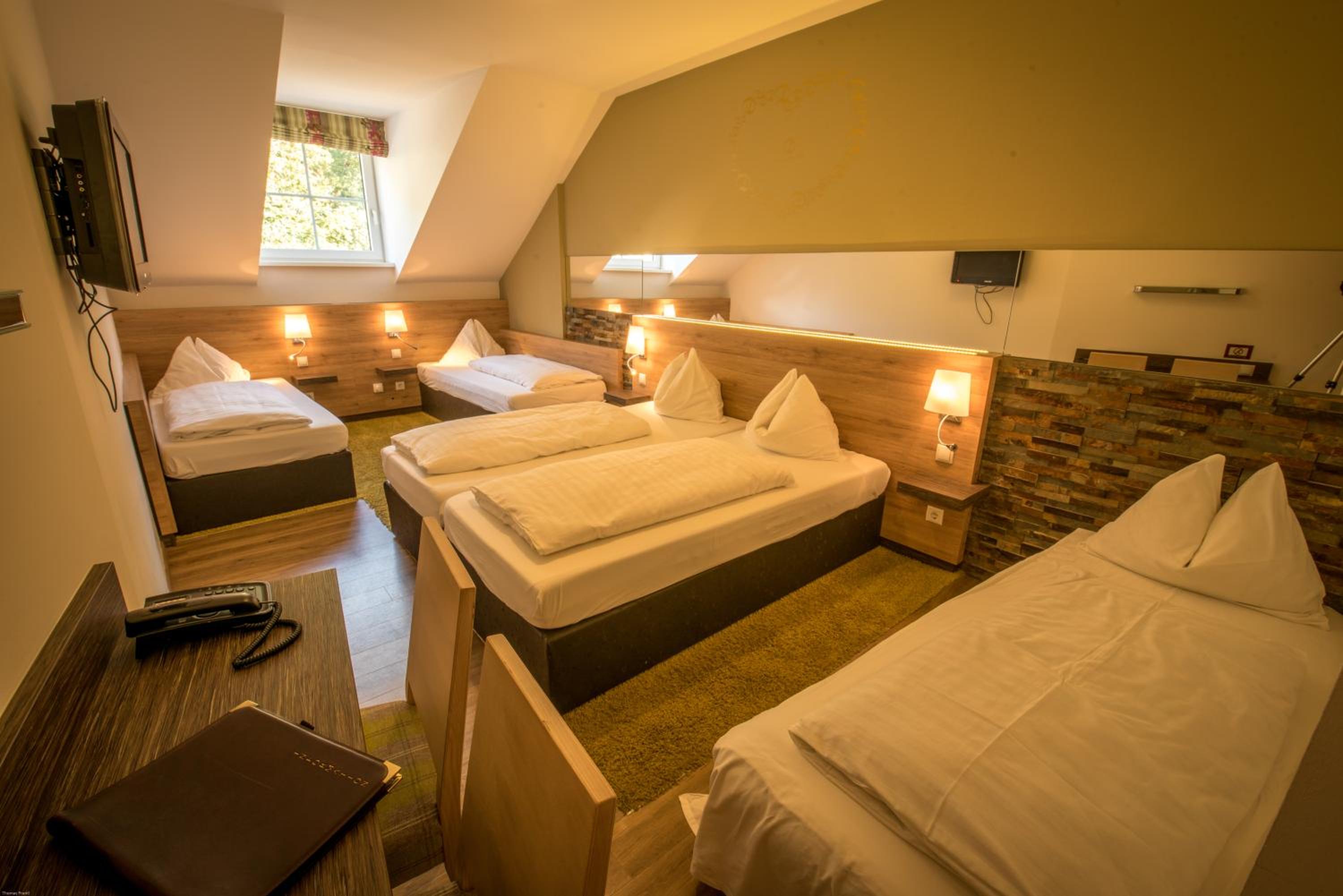 Quadruple Room - Photo 1