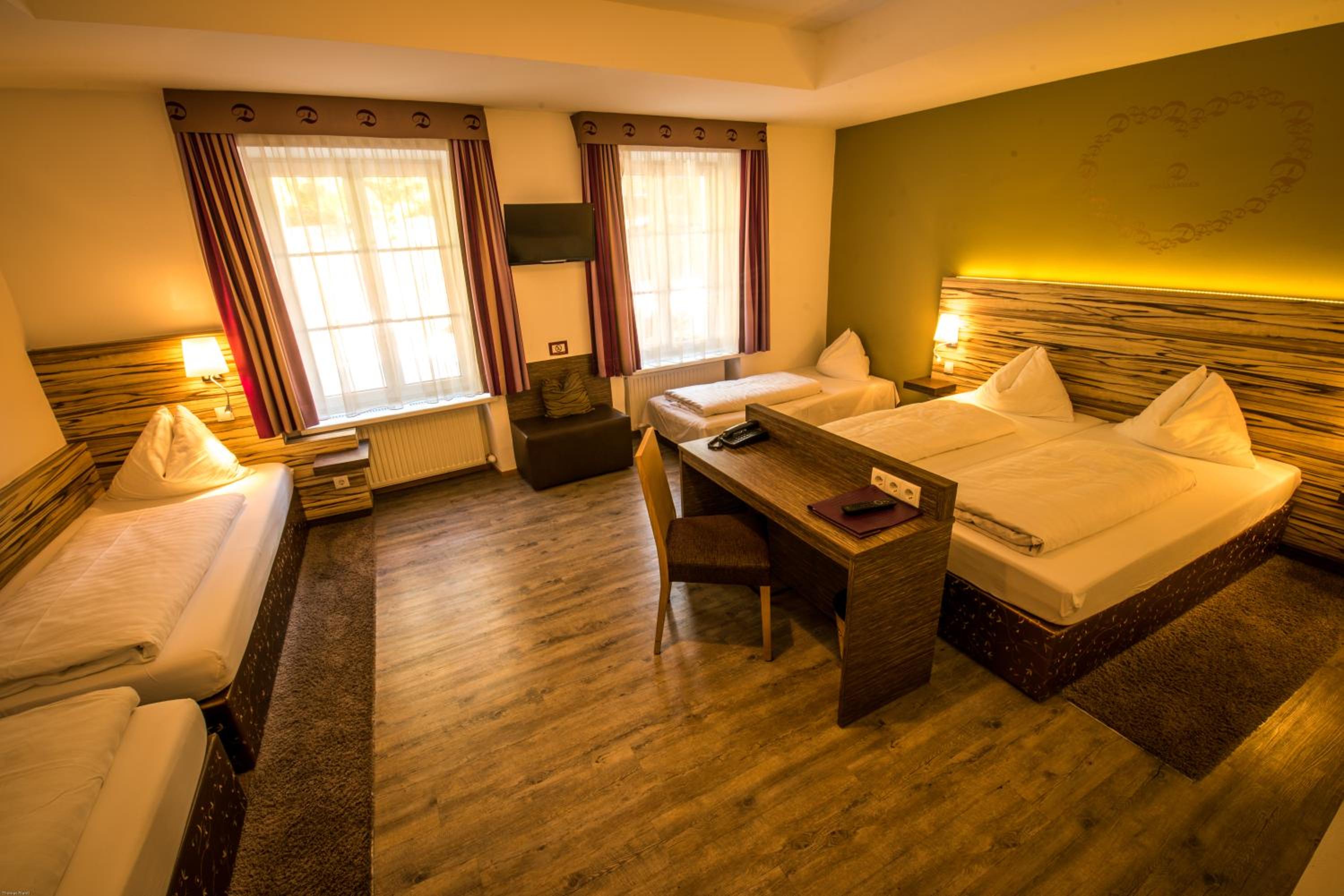 Quadruple Room - Photo 9
