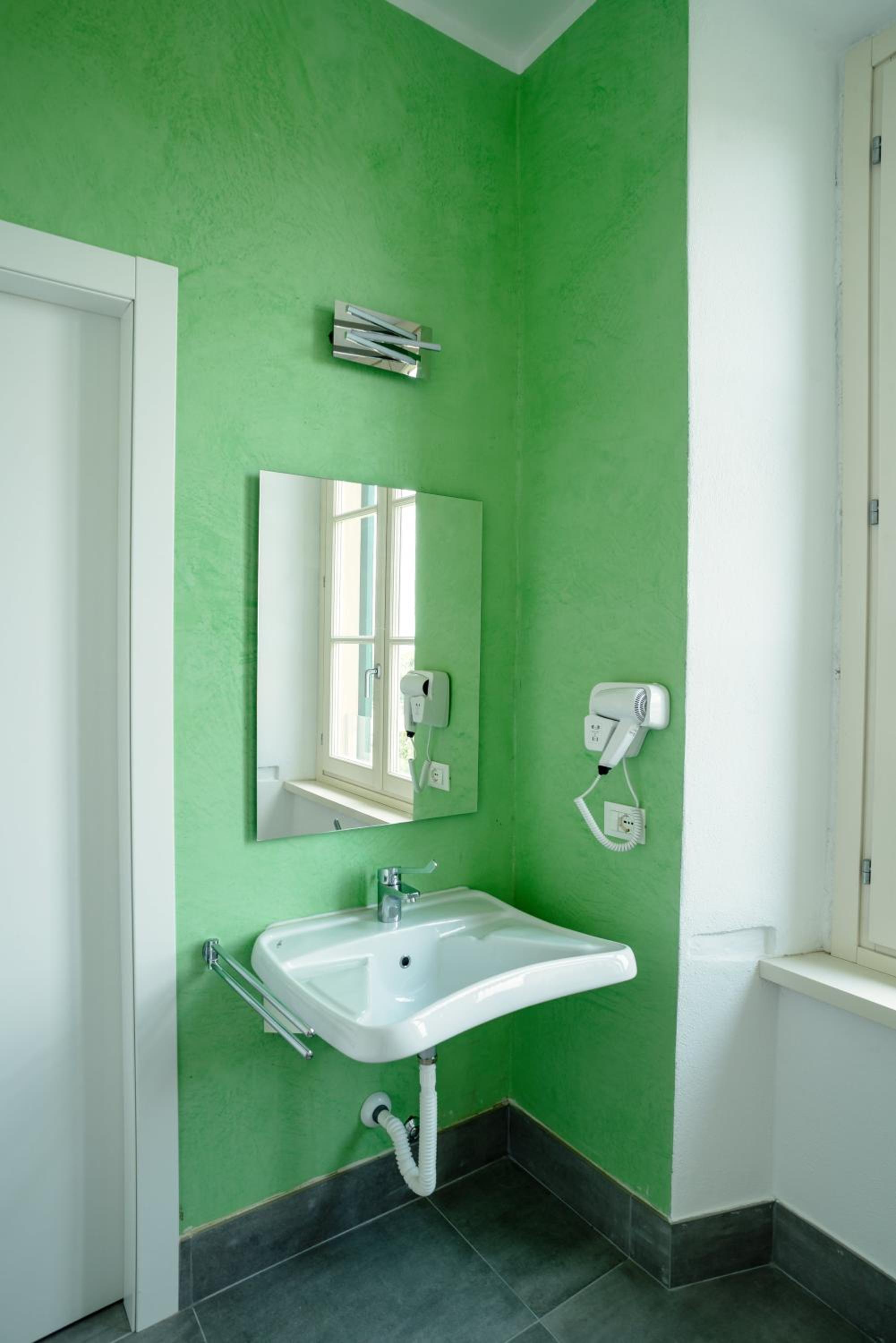 Double or Twin Room - Disability Access photo 2