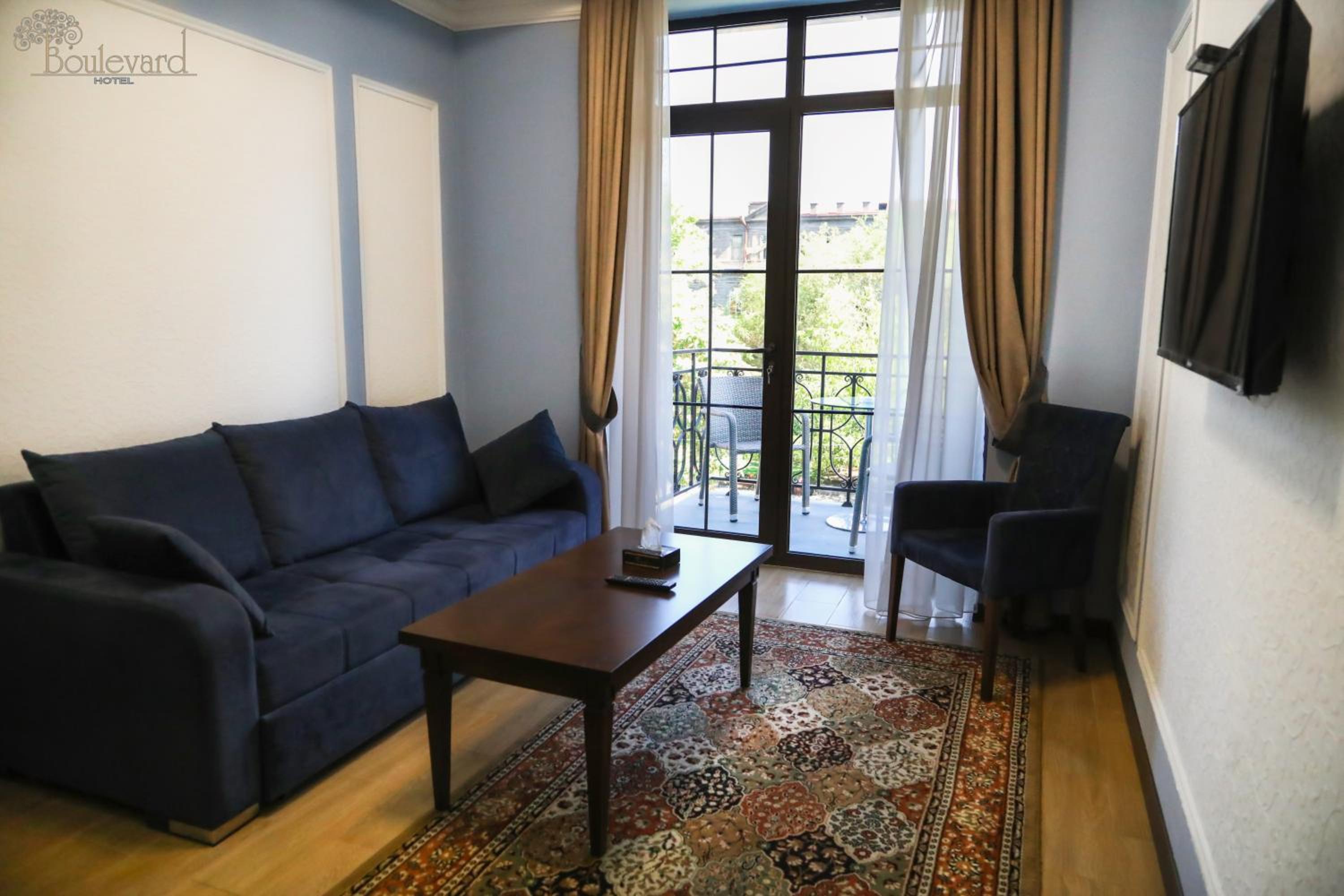 Apartment with Garden View