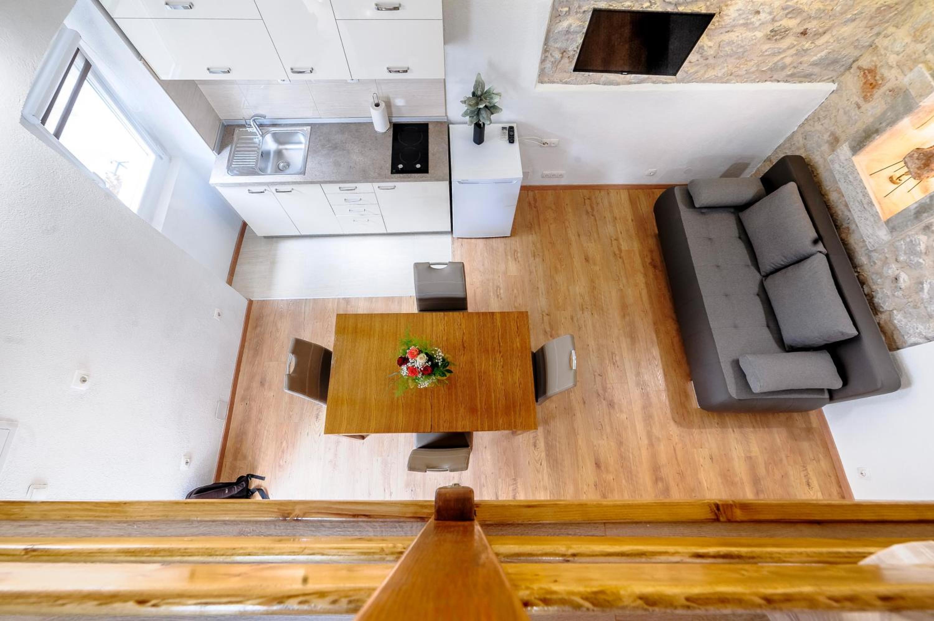 Studio Apartment - Photo 3
