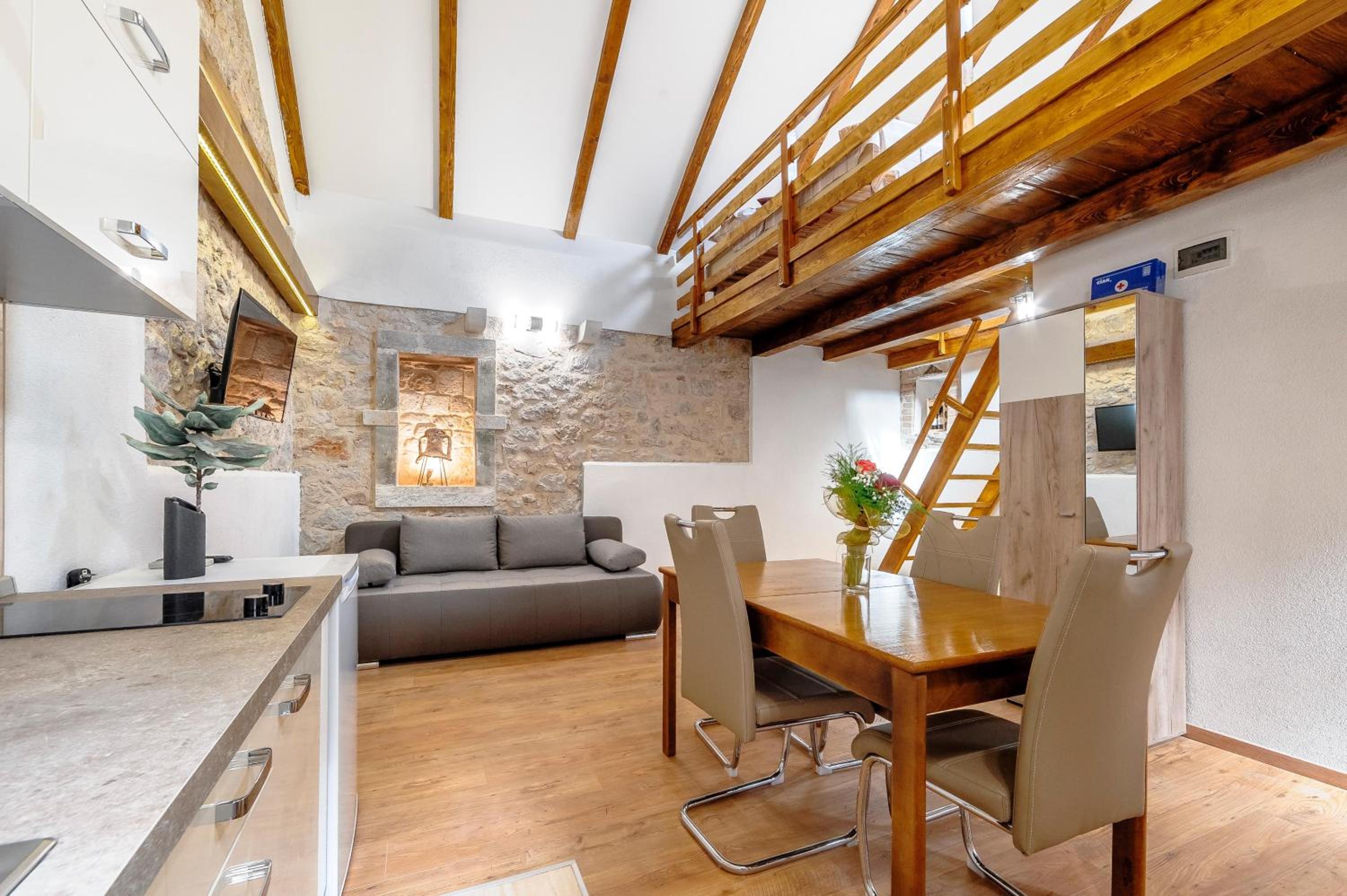Studio Apartment - Photo 1