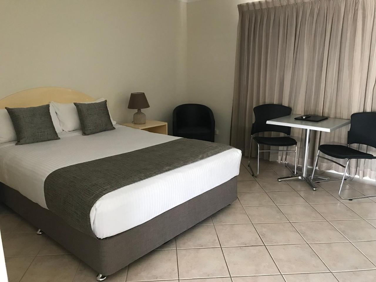 Queen Room photo 1