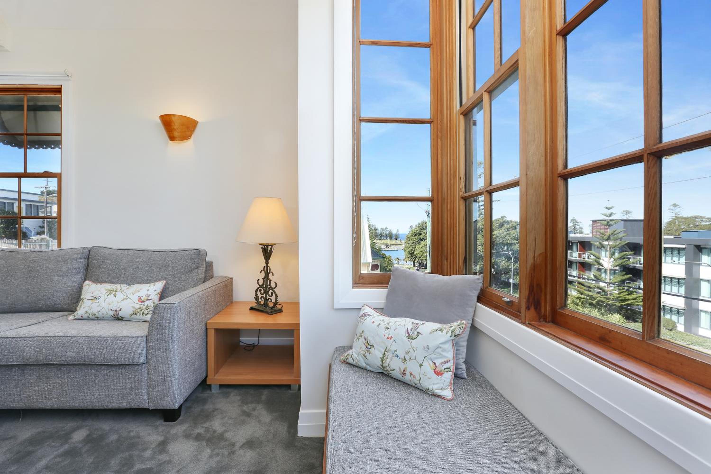 Deluxe King Suite 6