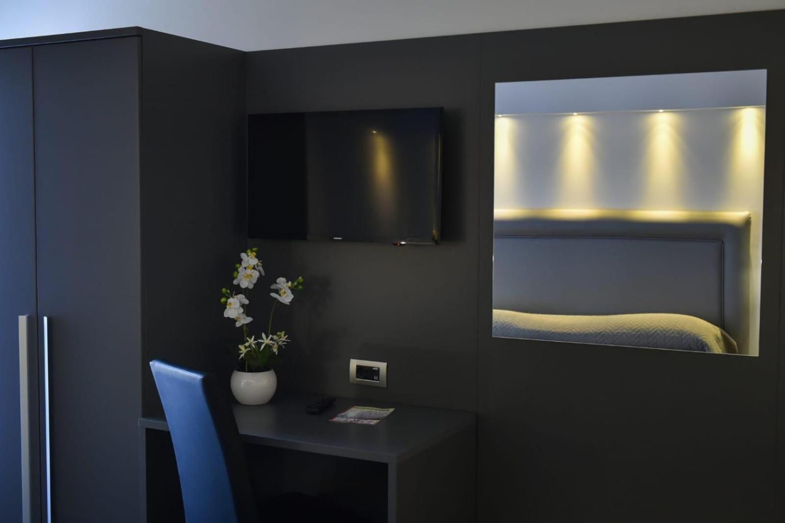 Quadruple Room with Balcony - Photo 1