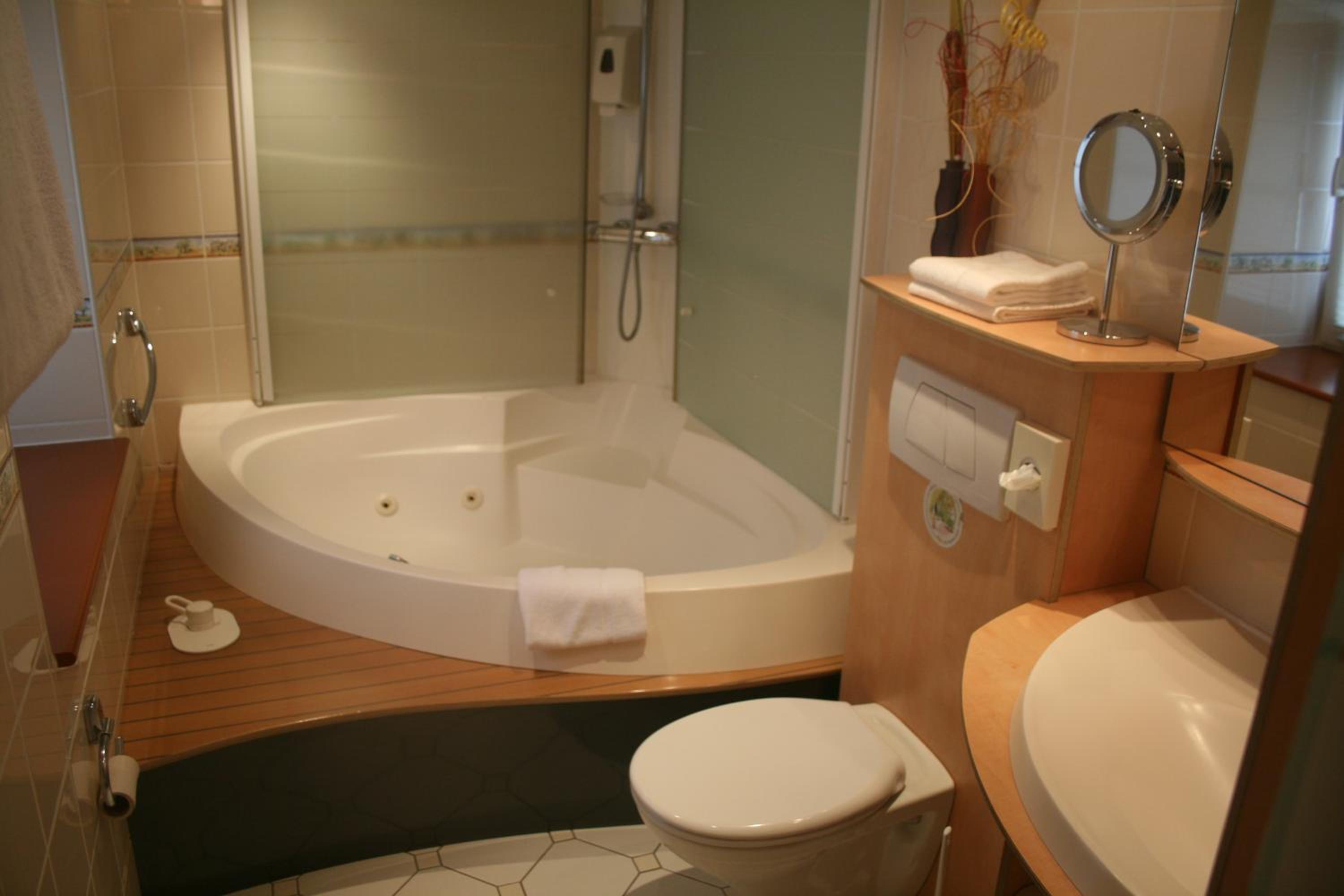 Double Room with Whirlpool - Photo 3