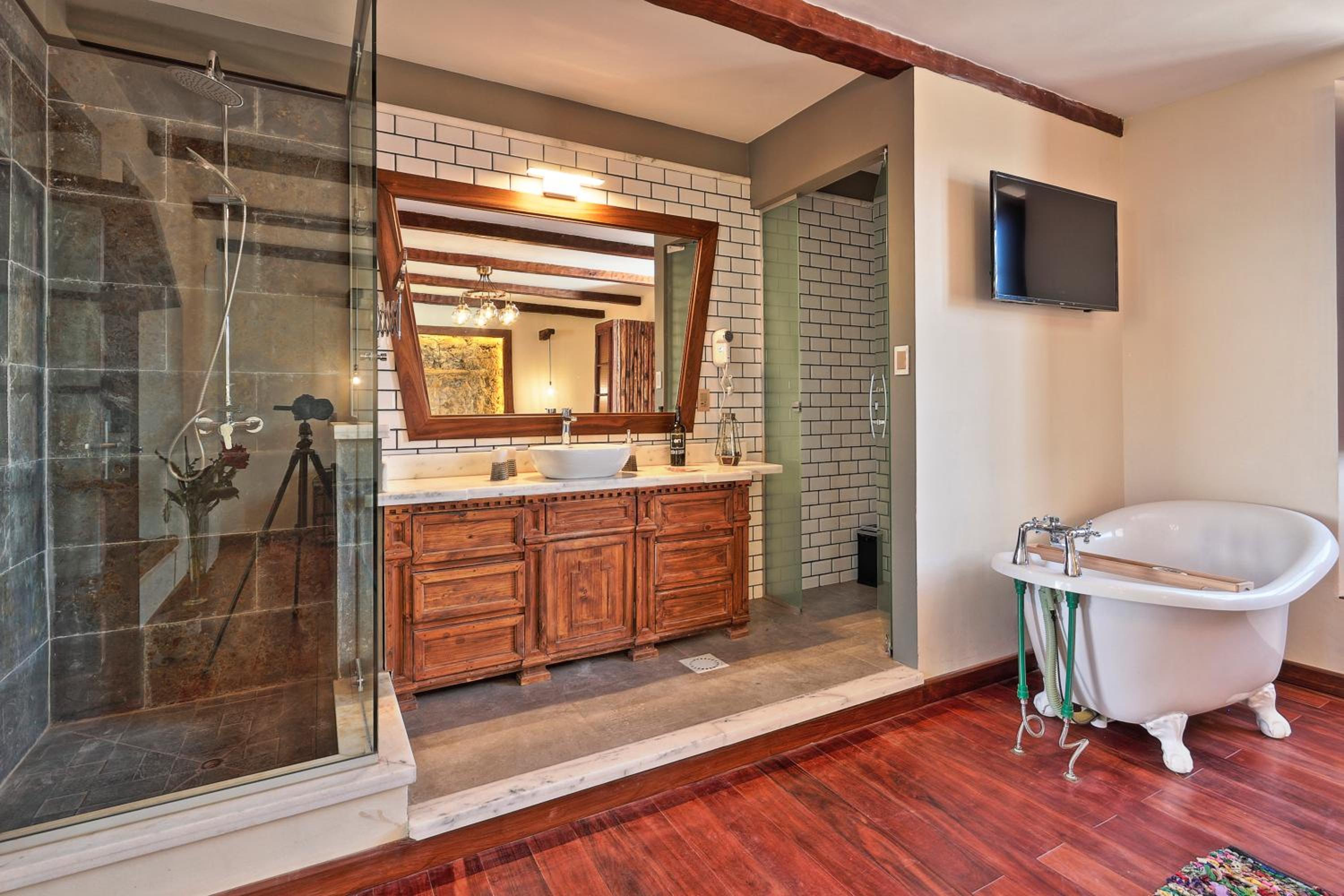 Deluxe Double Room with Bath photo 2