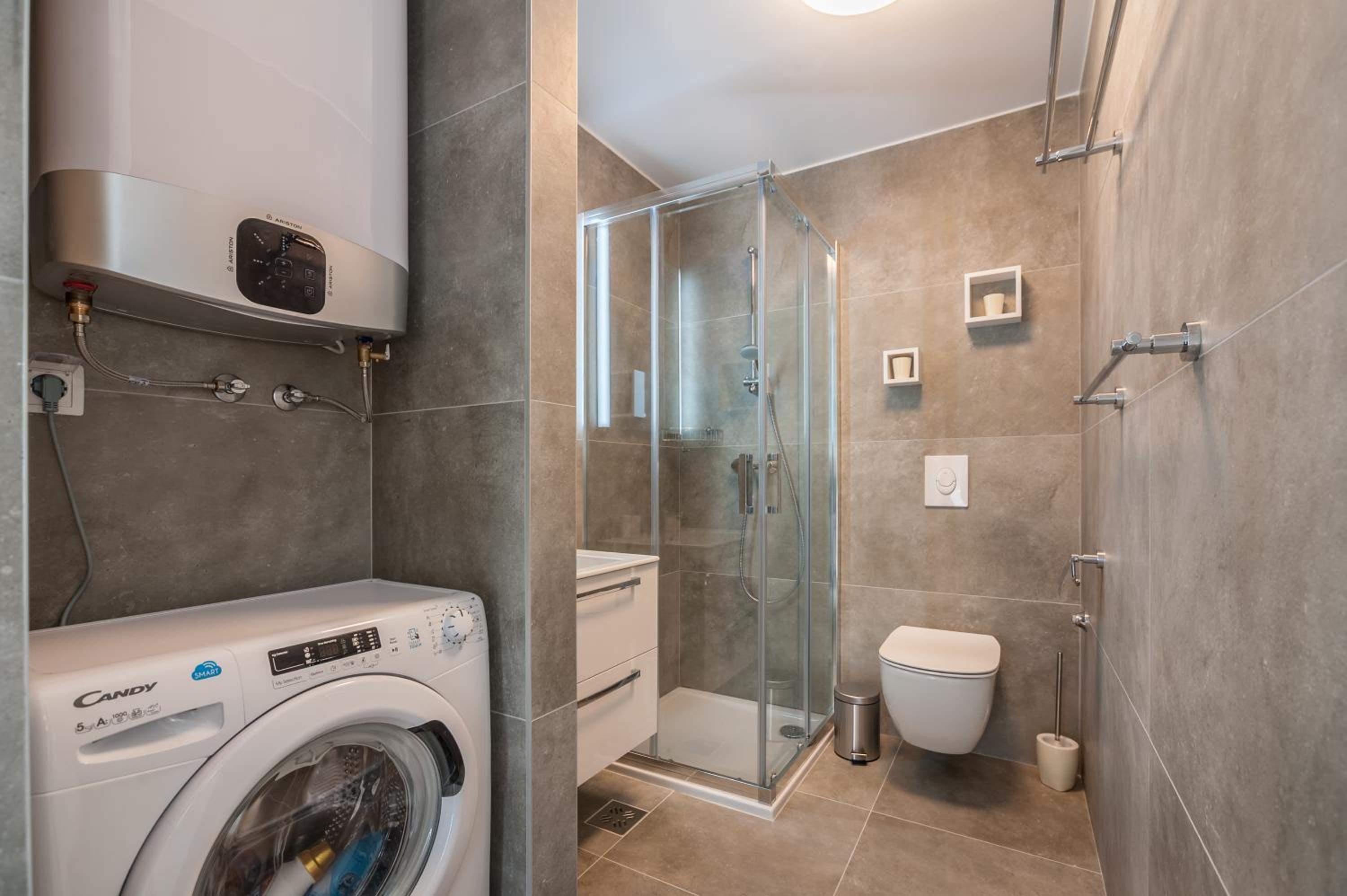 Studio Apartment - Photo 4