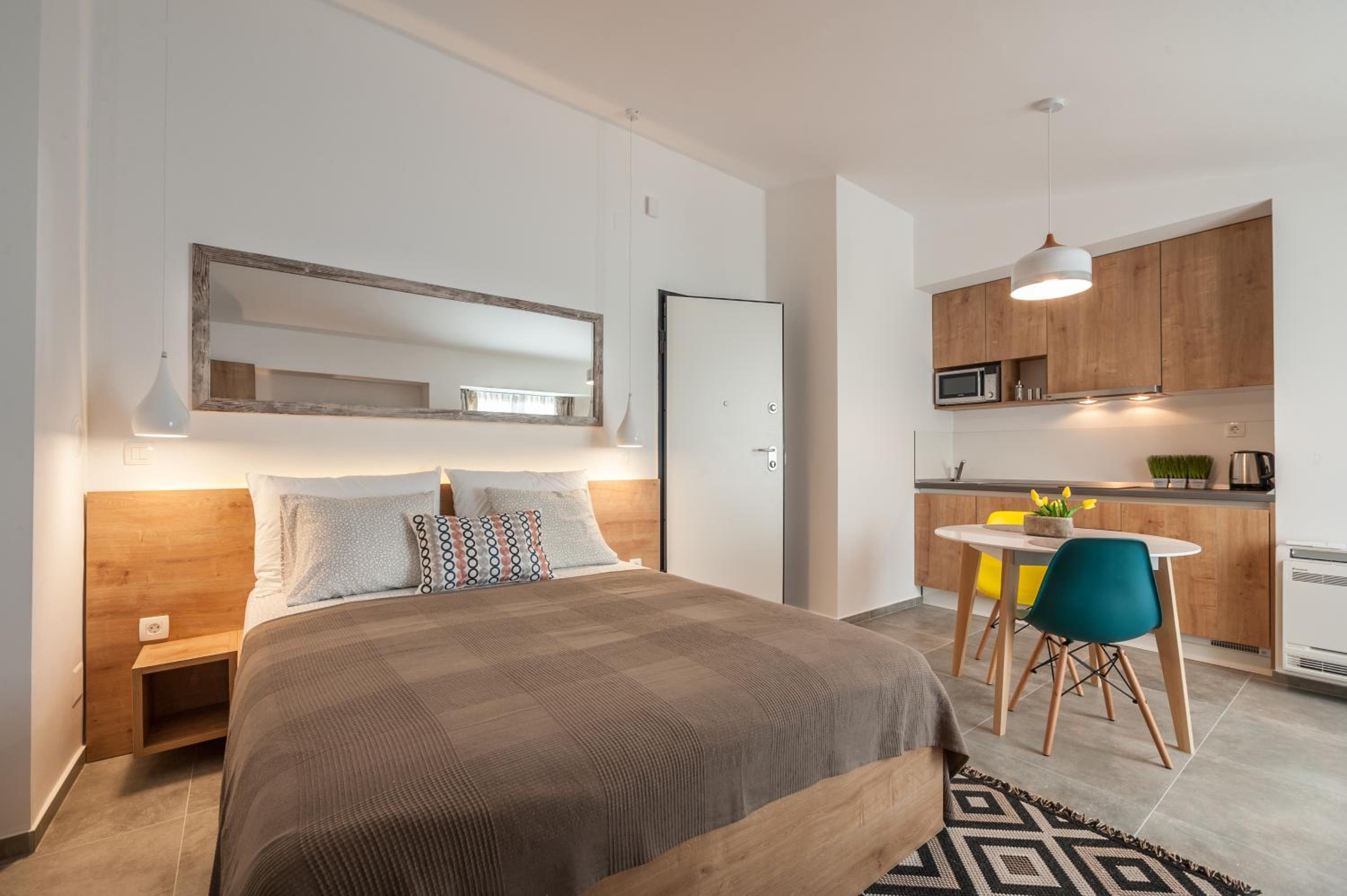 Studio Apartment - Photo 11