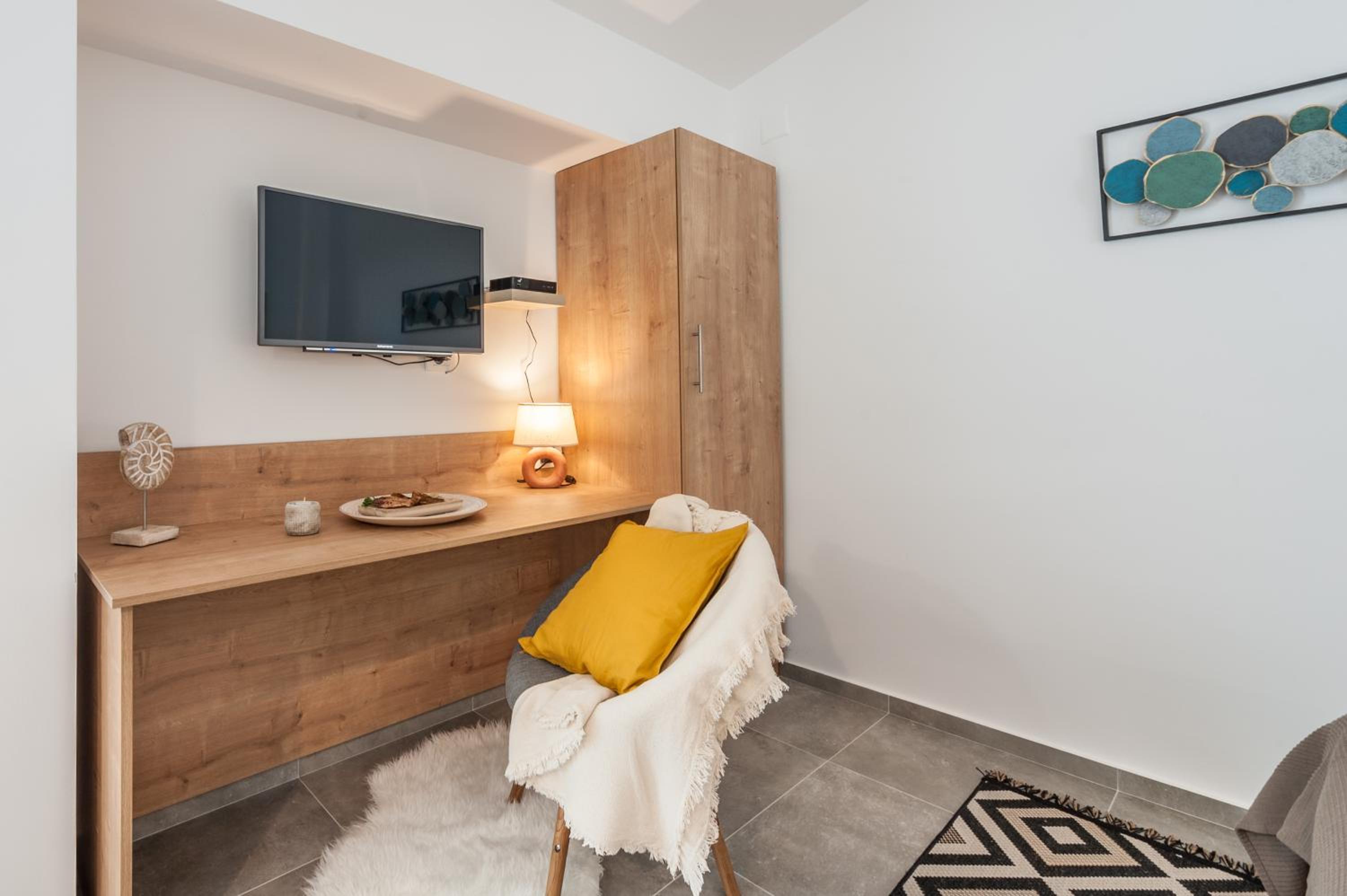 Studio Apartment - Photo 10
