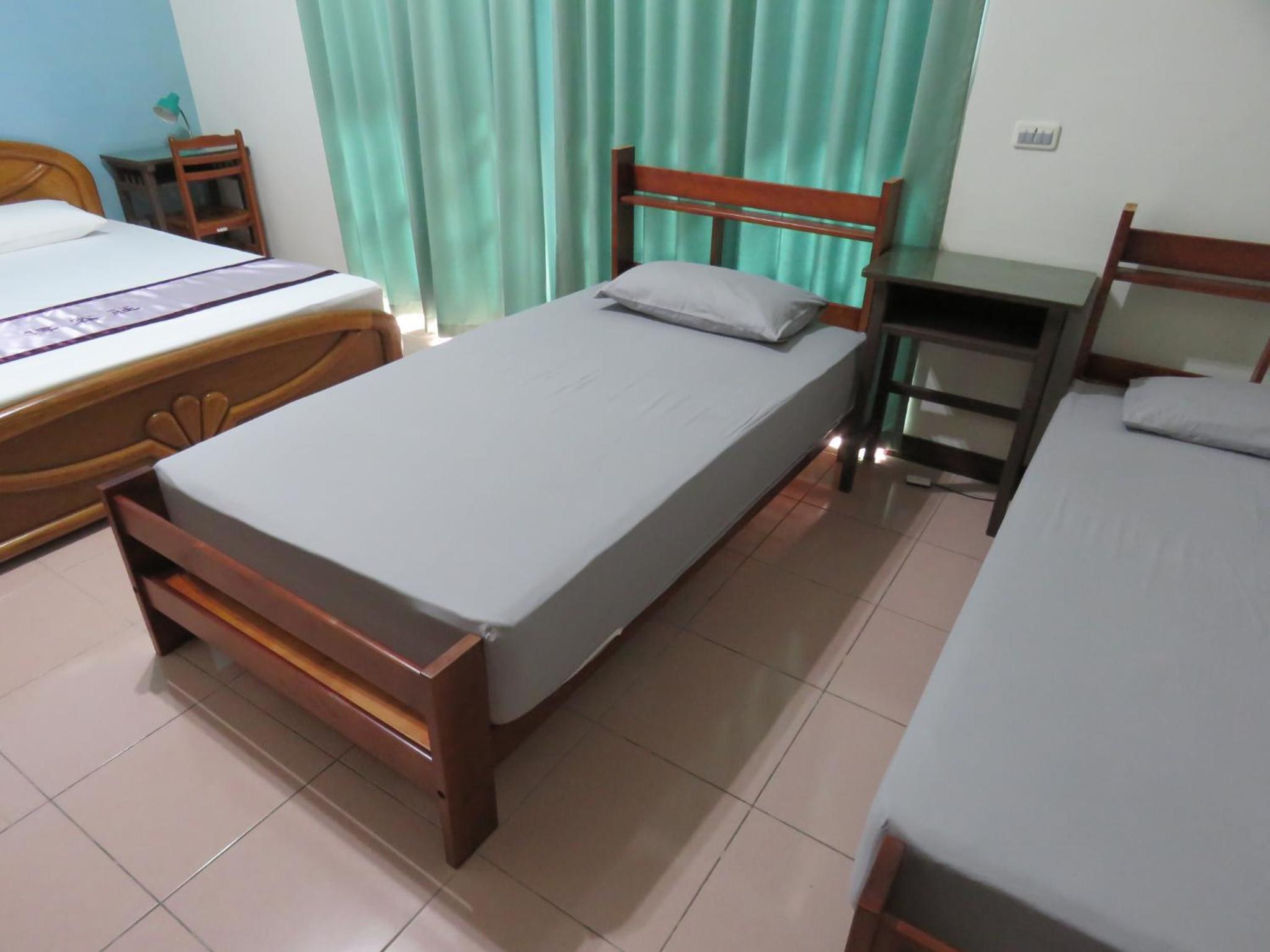Quadruple Room with Shared Bathroom photo 2