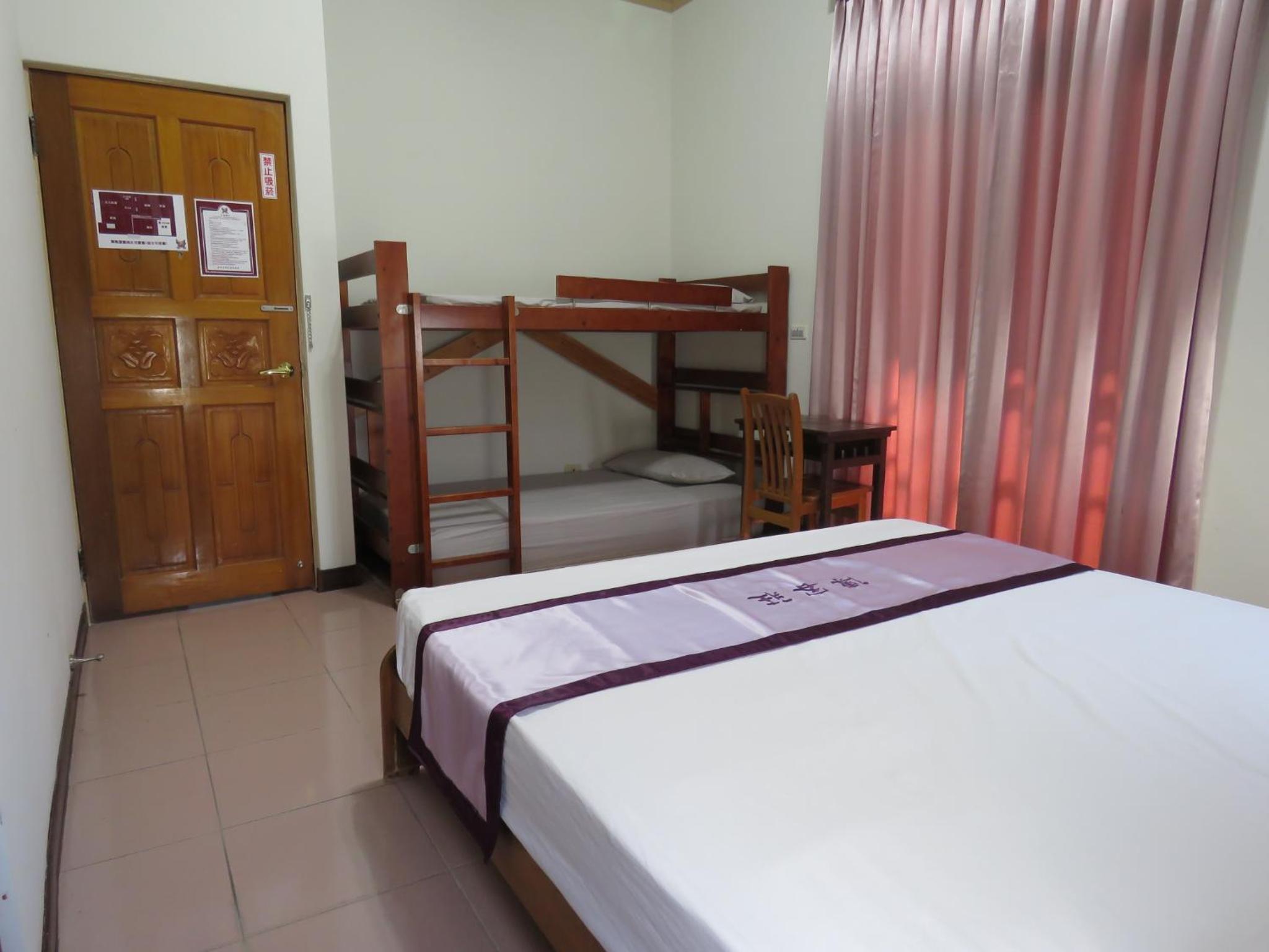 Triple Room with Private Bathroom photo 2