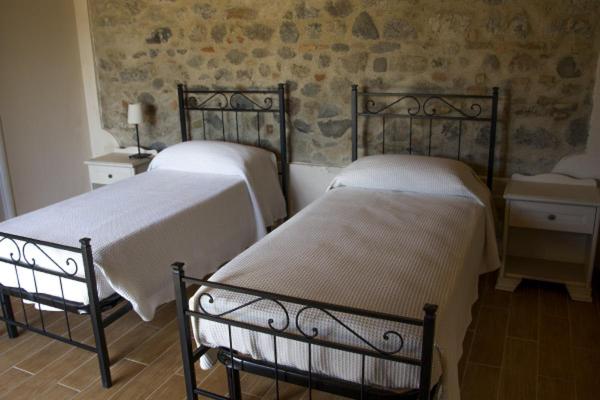 Twin Room with Private Bathroom photo 3