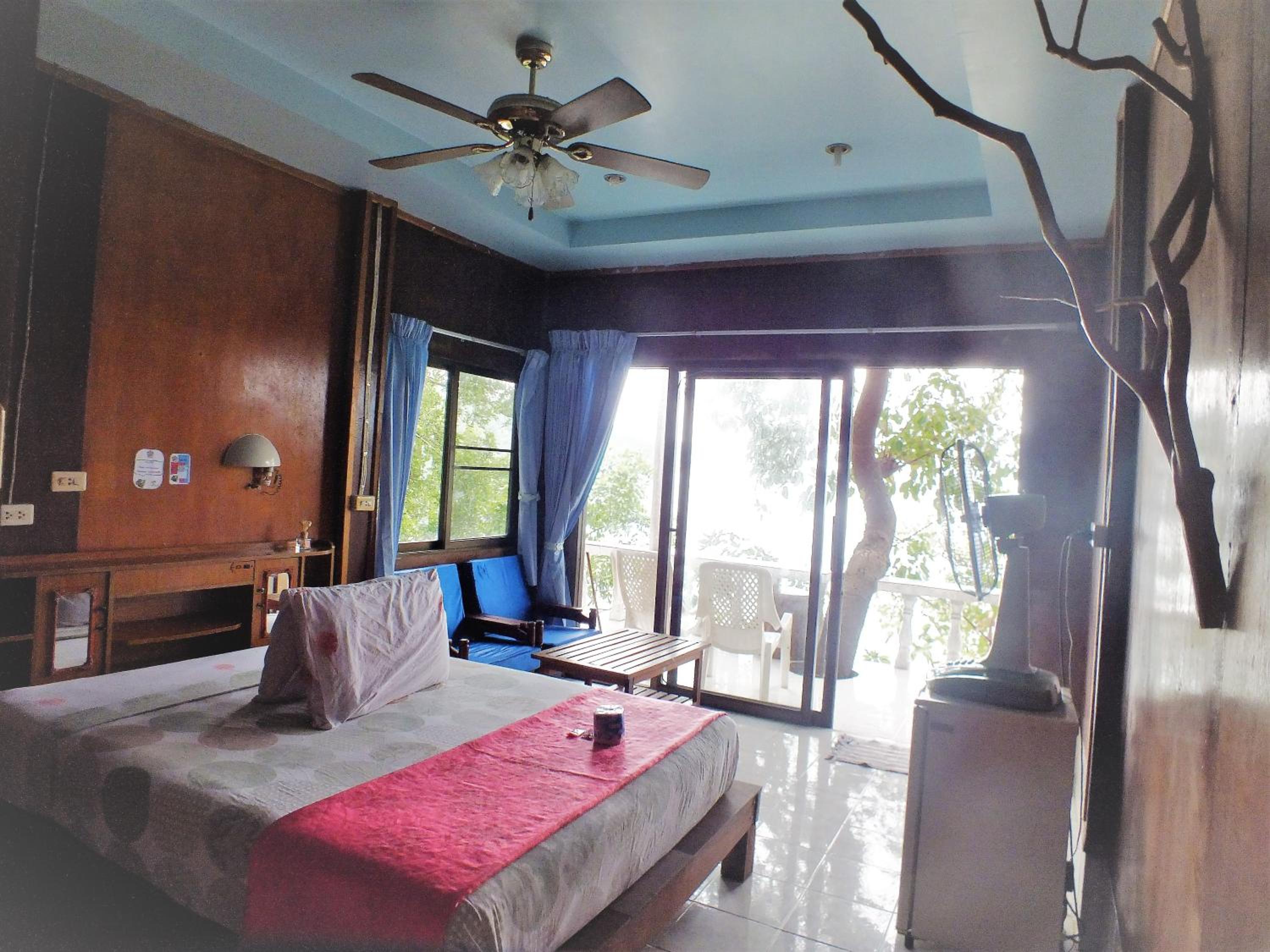 Double Room with Air-con Balcony and Sea View