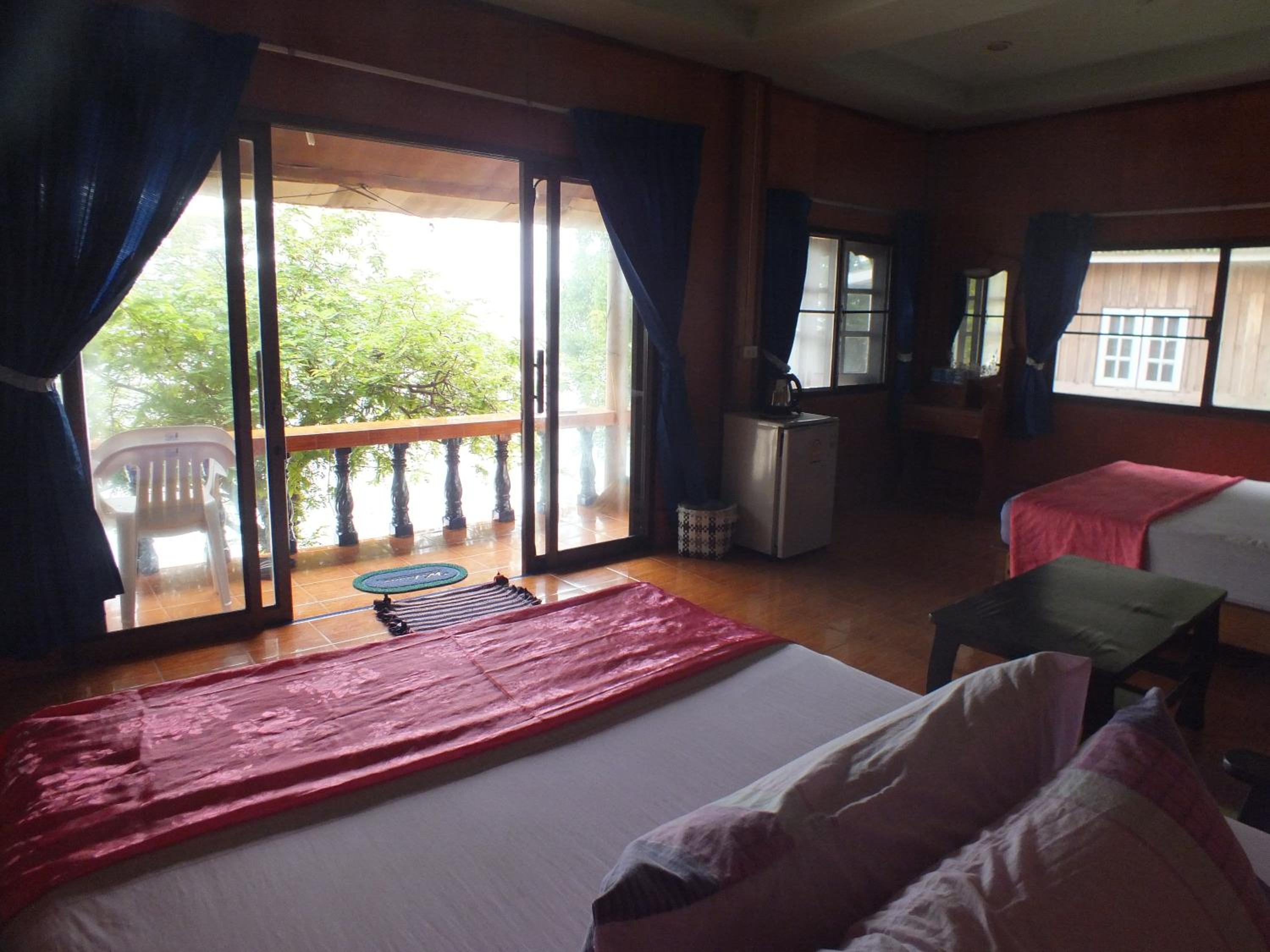 Family Room with Fan Balcony and Sea View