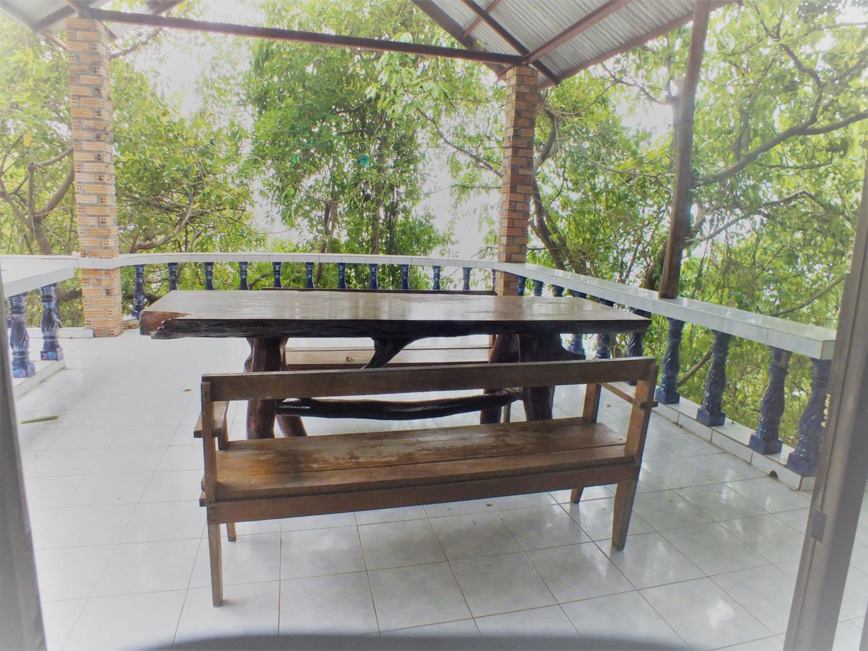 Family Room with Fan and Balcony photo 2