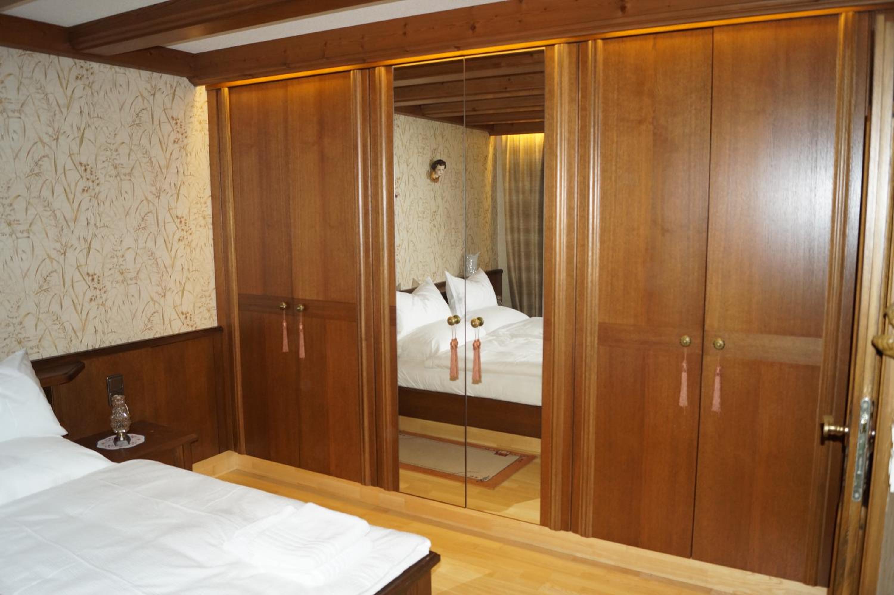 Three-Bedroom Apartment - Photo 36