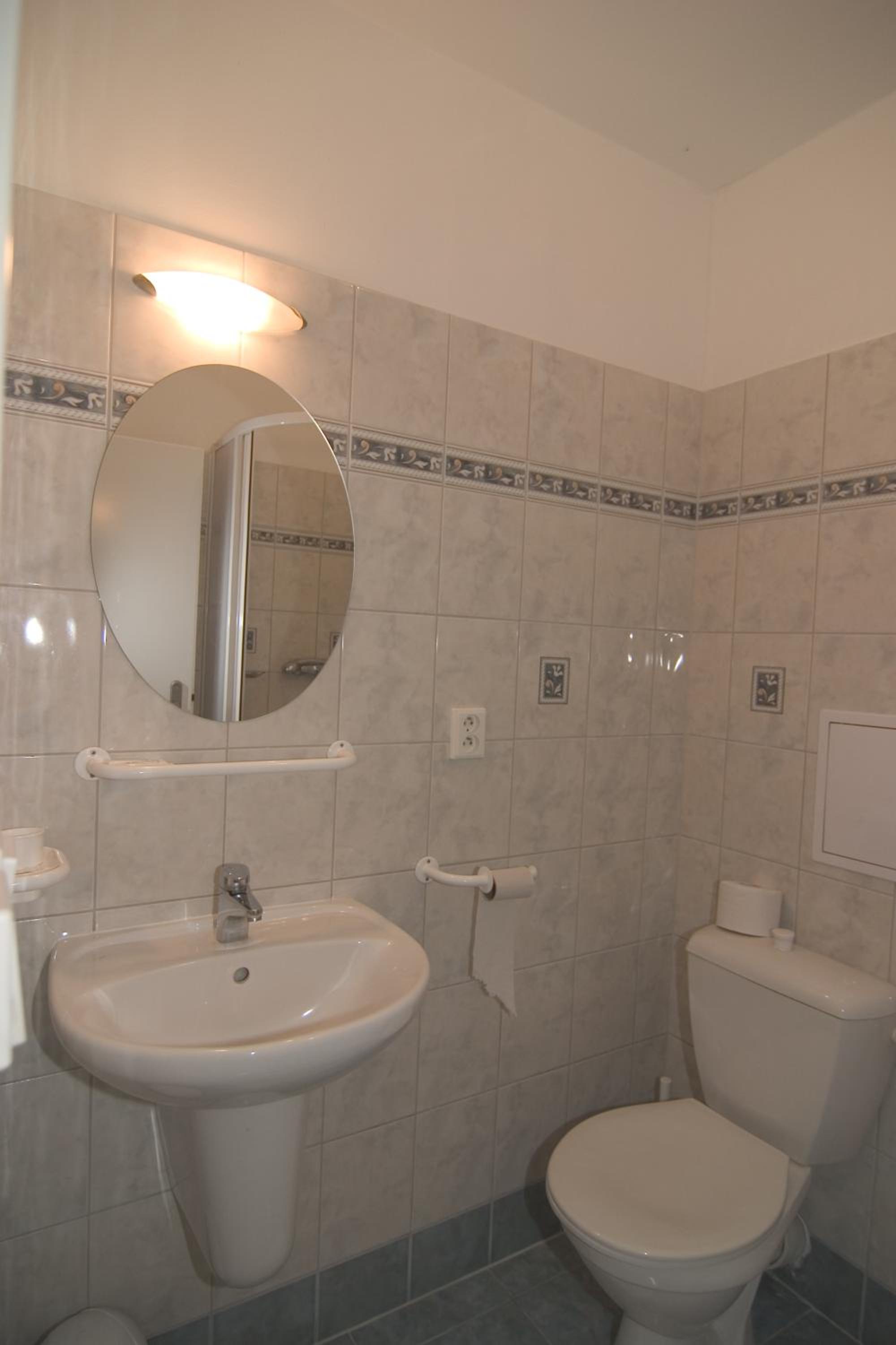 Twin Room with Extra Bed photo 2