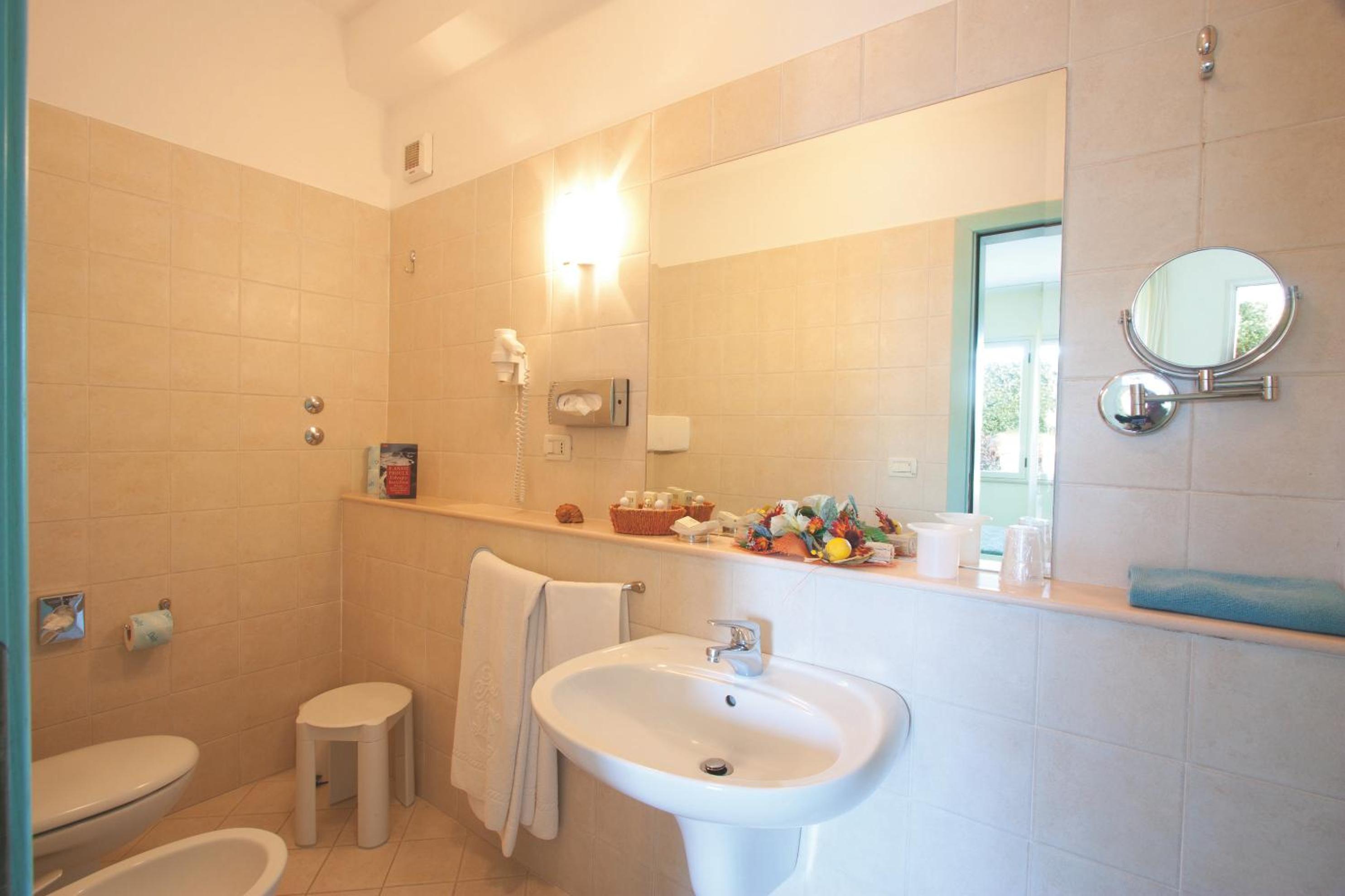 Double Room with Balcony and Sea View - Photo 5