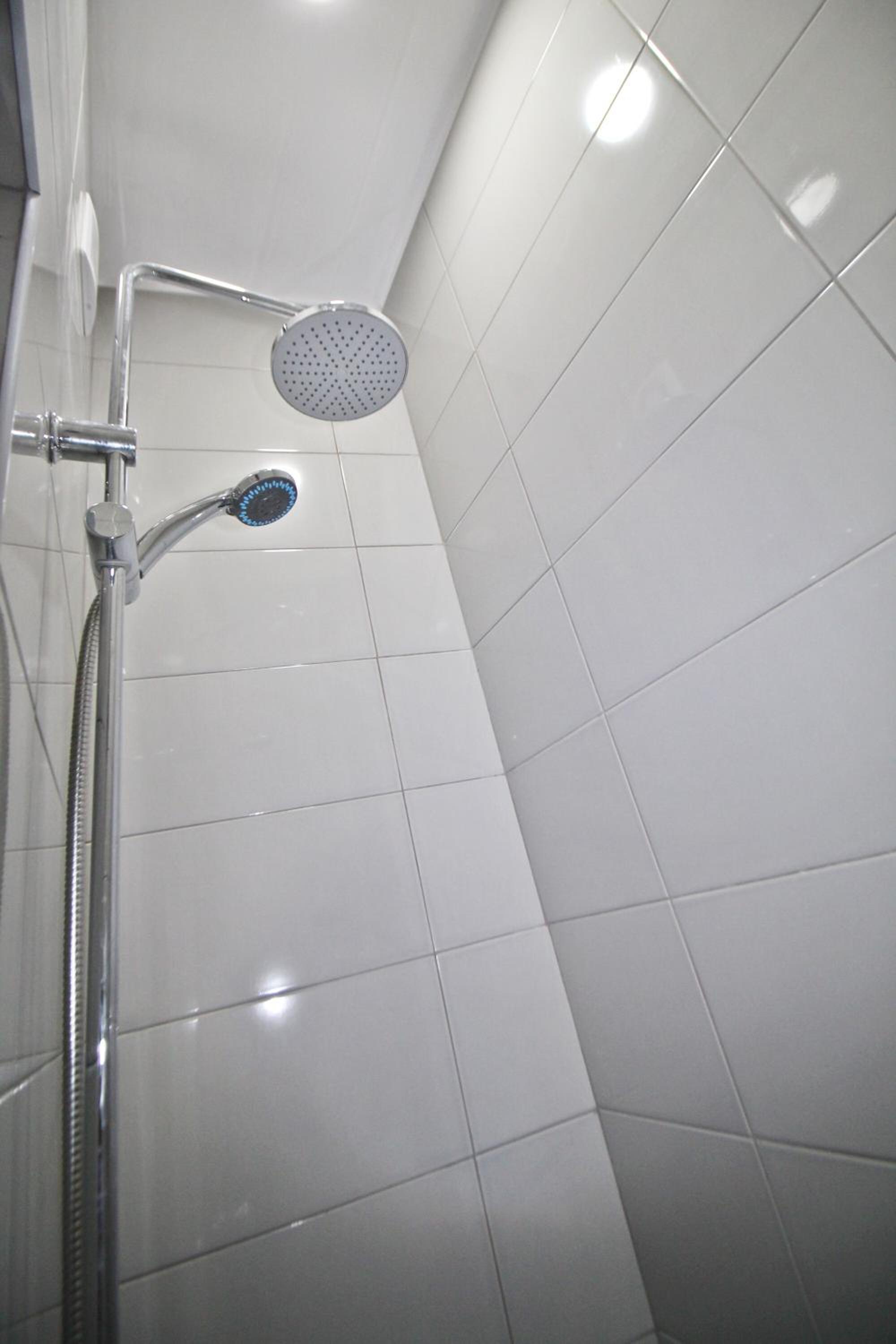 Double Room with Private Bathroom - Photo 11