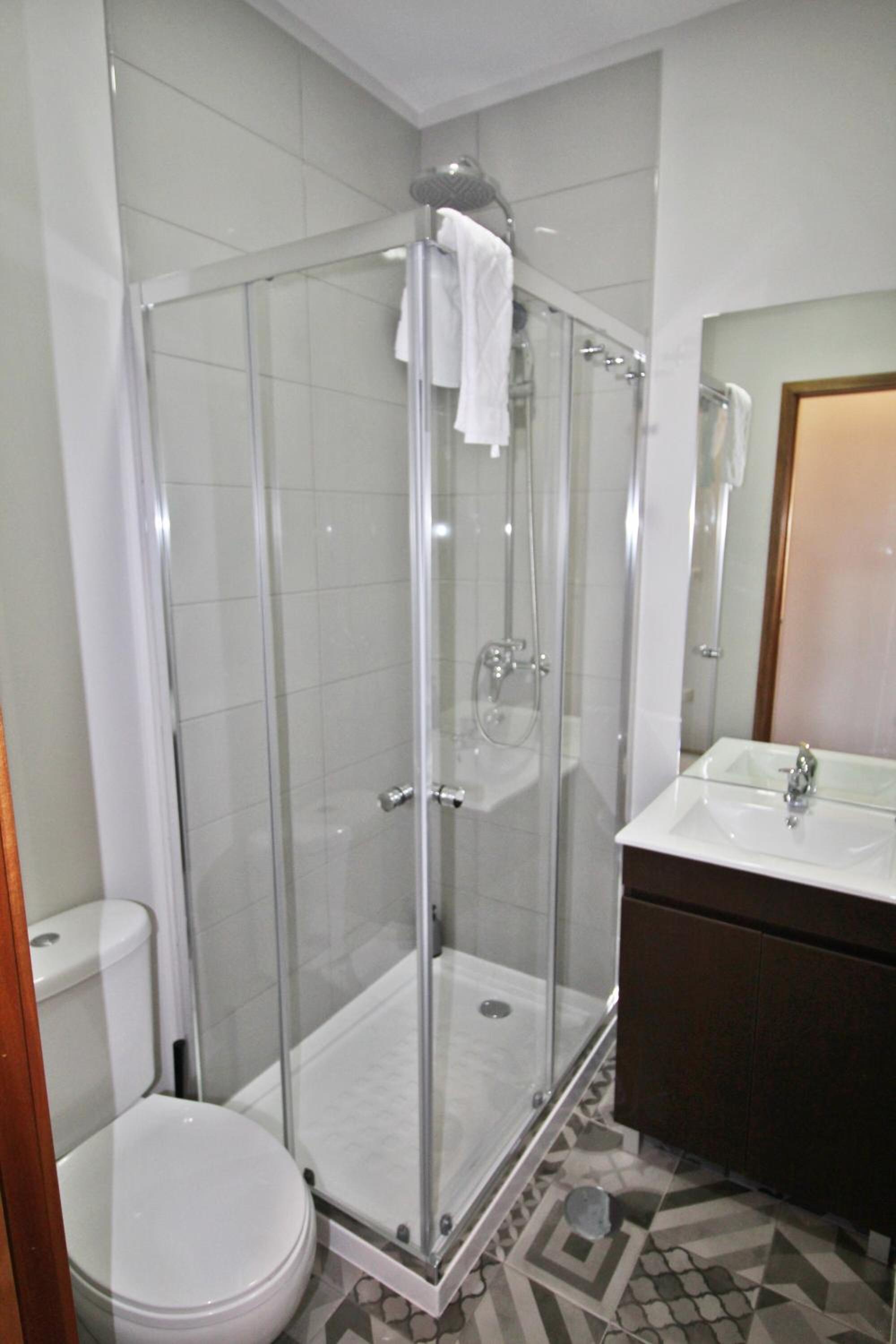 Double Room with Private Bathroom - Photo 9