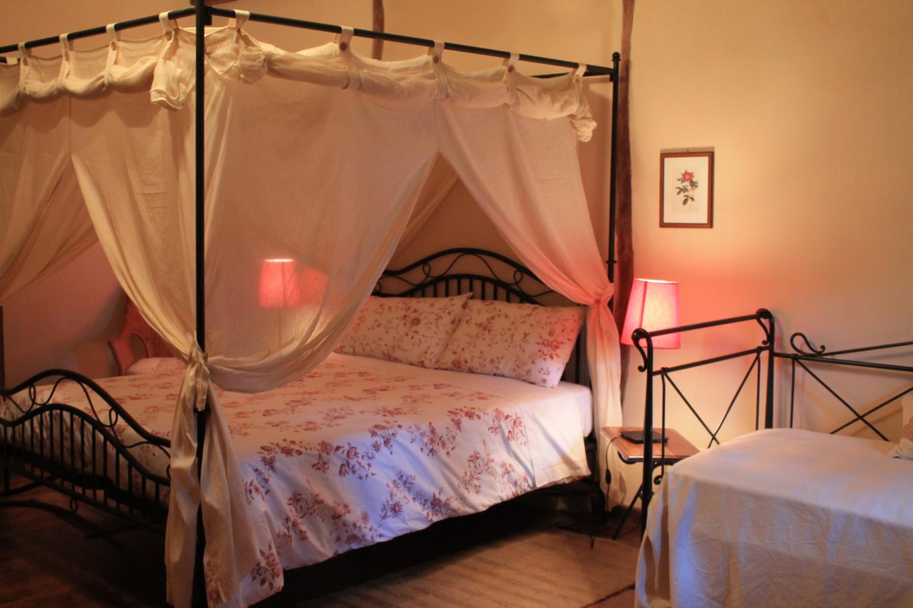 Double Room with Private Bathroom - Photo 25