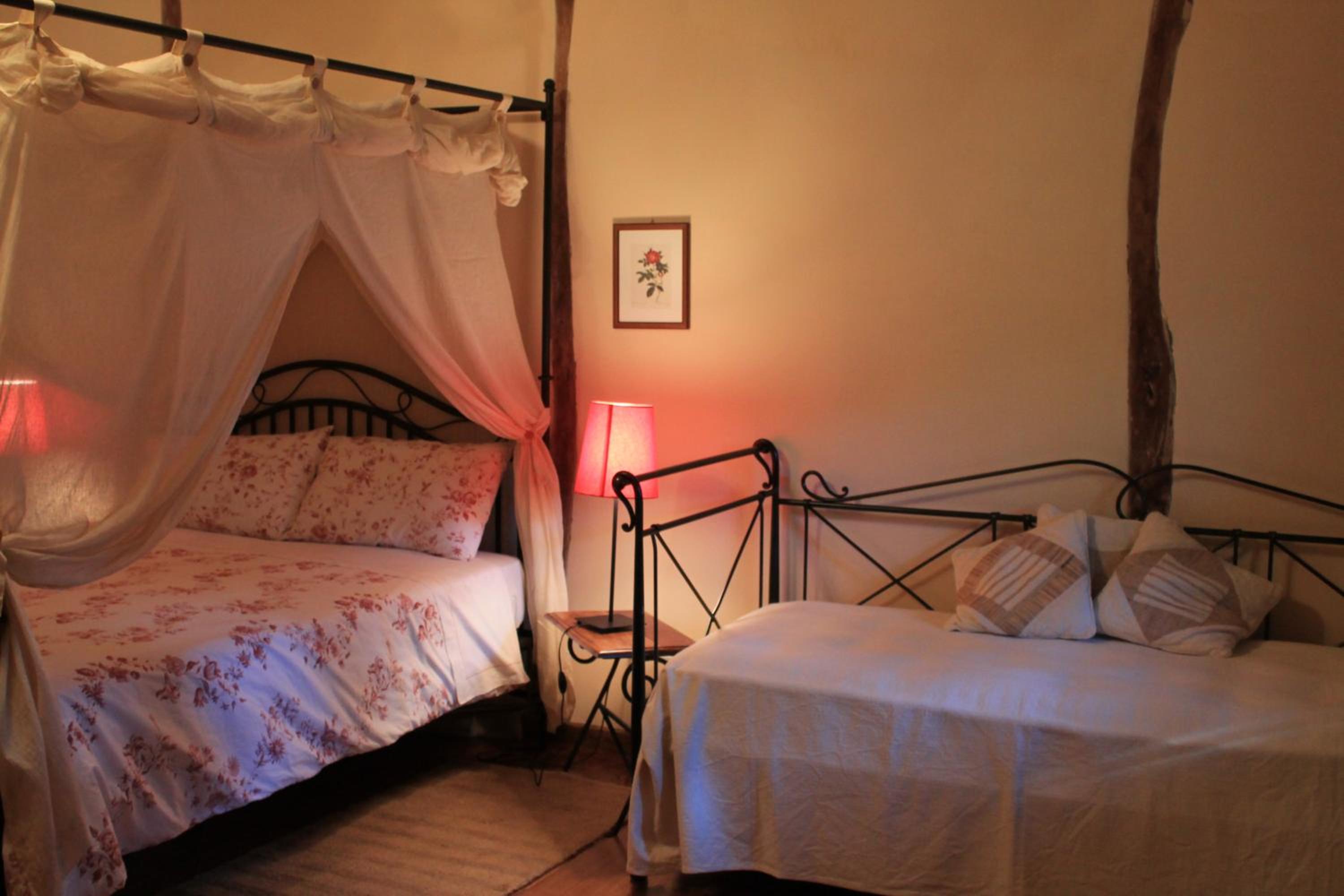 Double Room with Private Bathroom - Photo 2