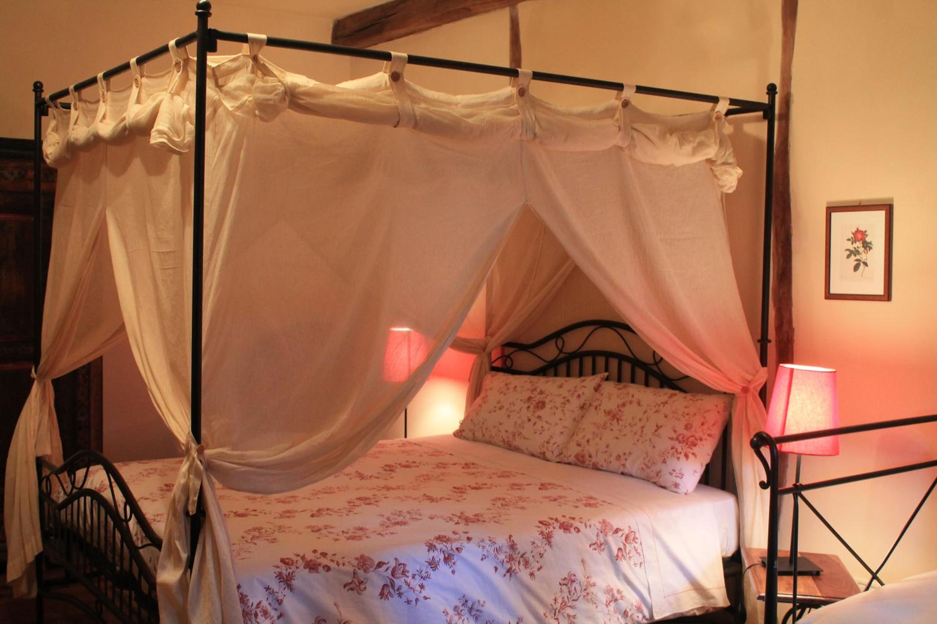 Double Room with Private Bathroom - Photo 24