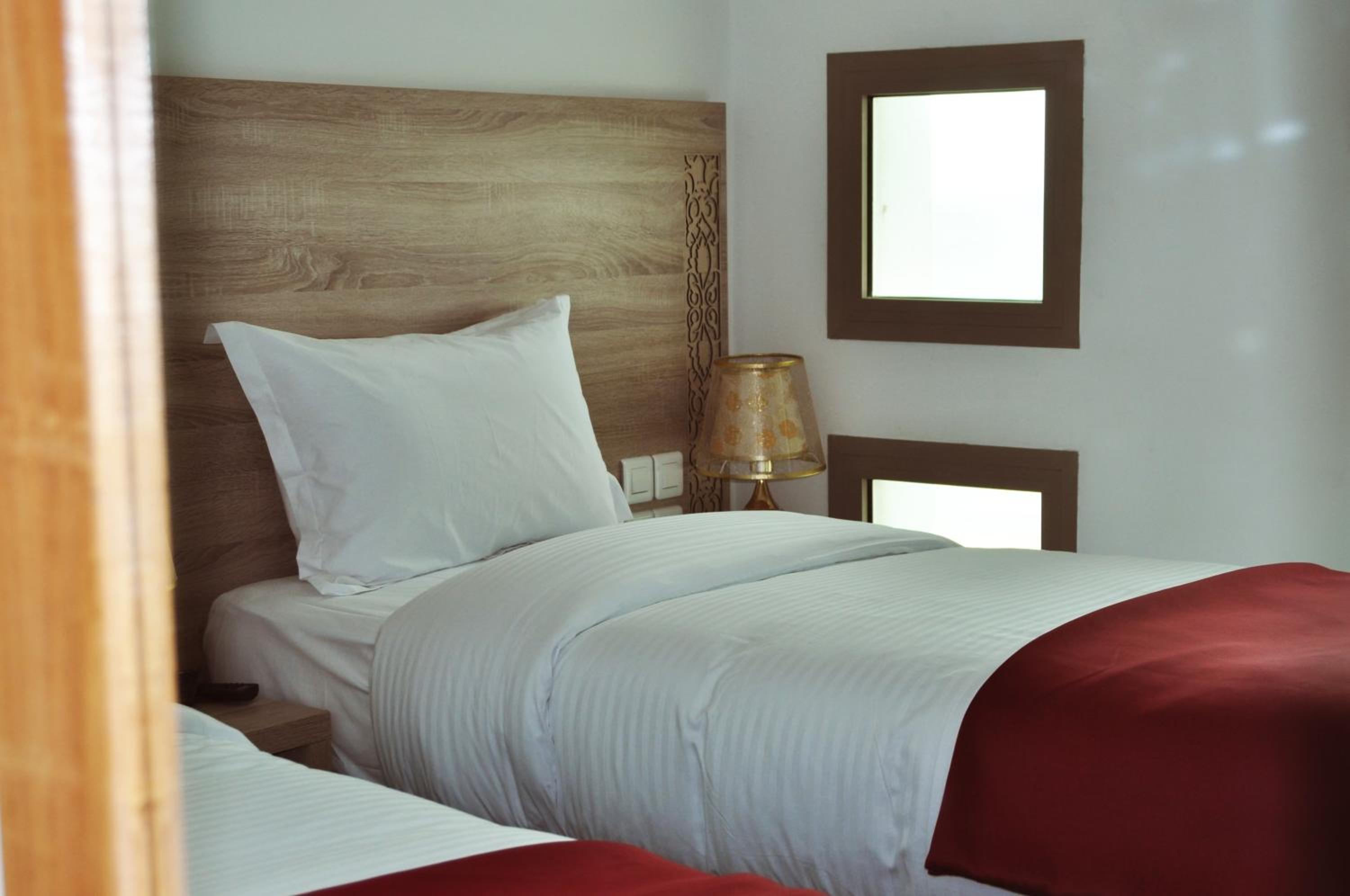 Standard Twin Room with Sea View - Photo 2