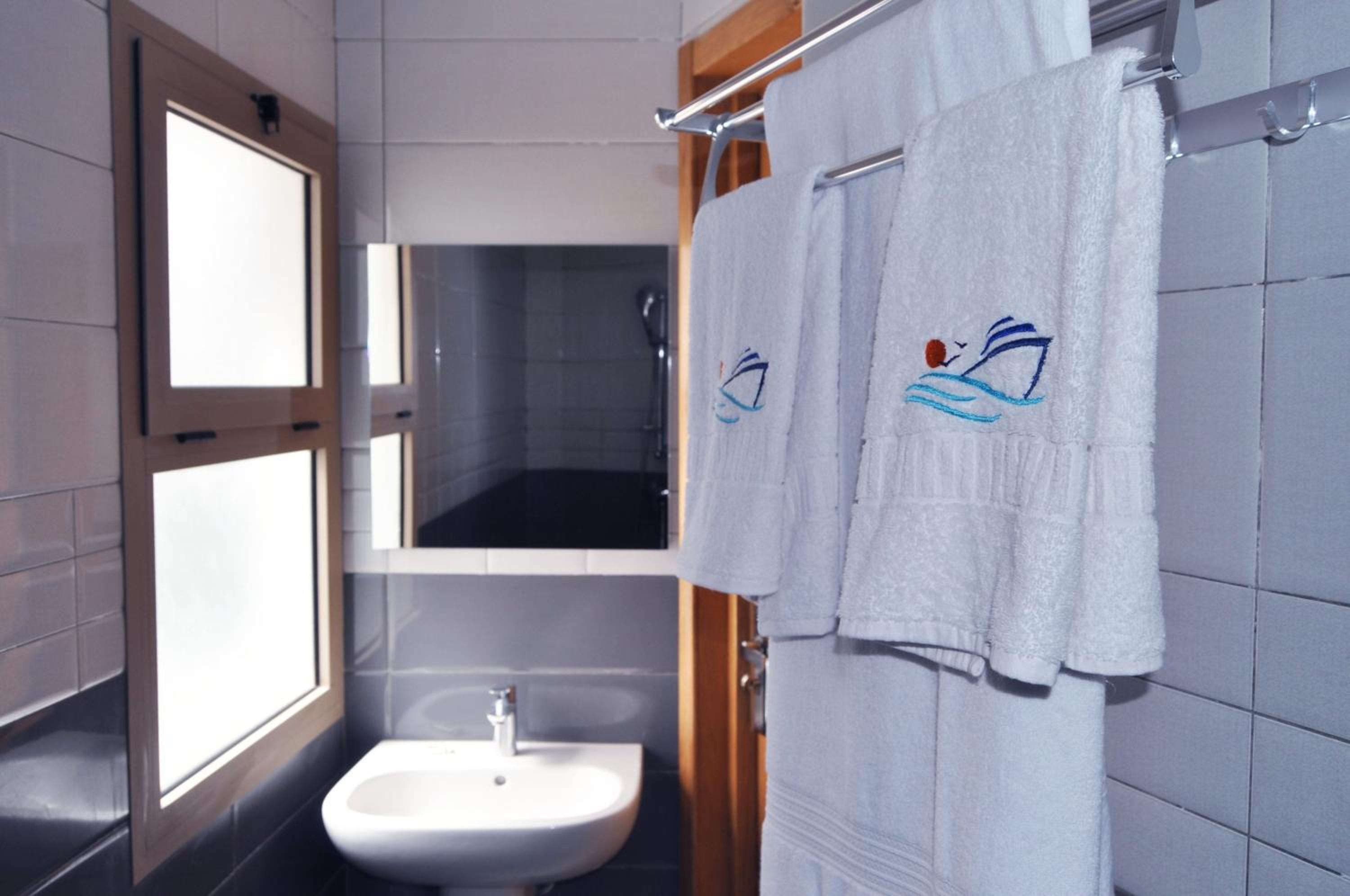 Double Room with Sea View - Photo 2