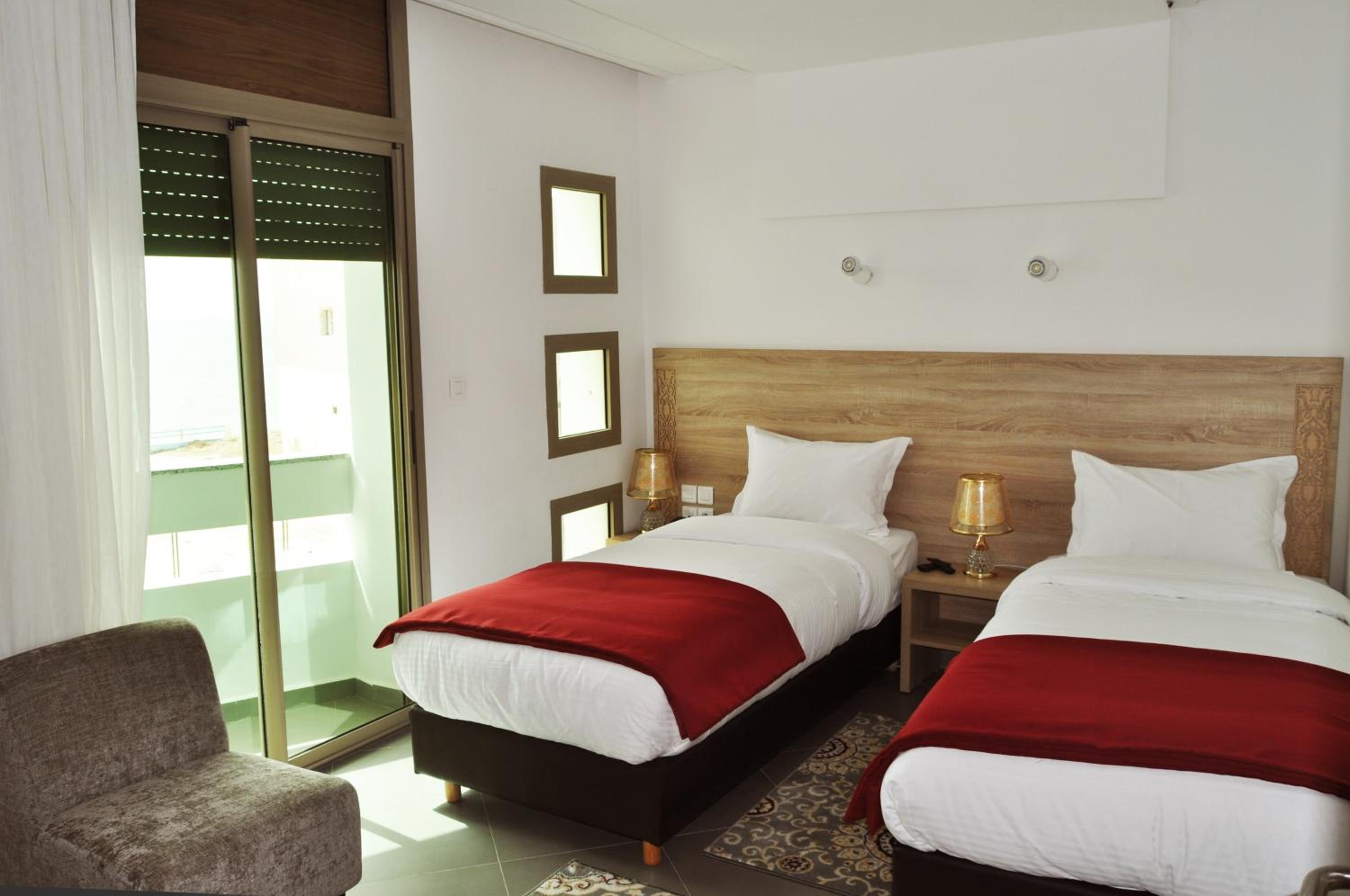 Standard Twin Room with Sea View - Photo 8