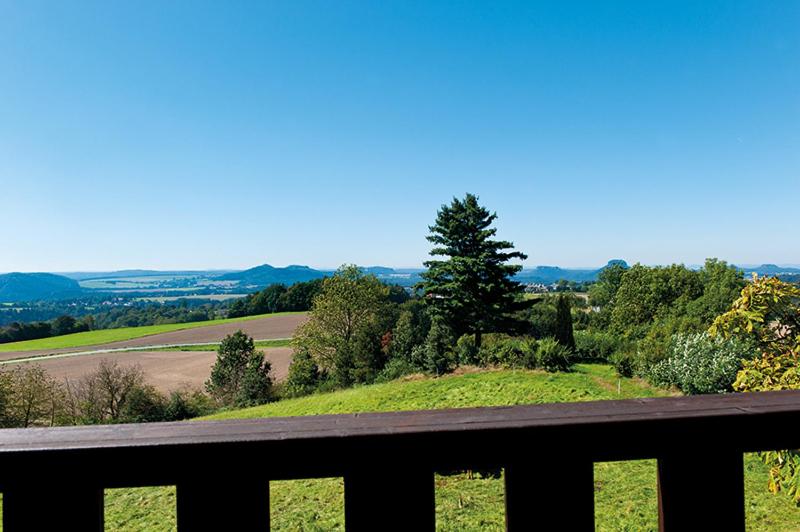 Apartment with Mountain View - Photo 9