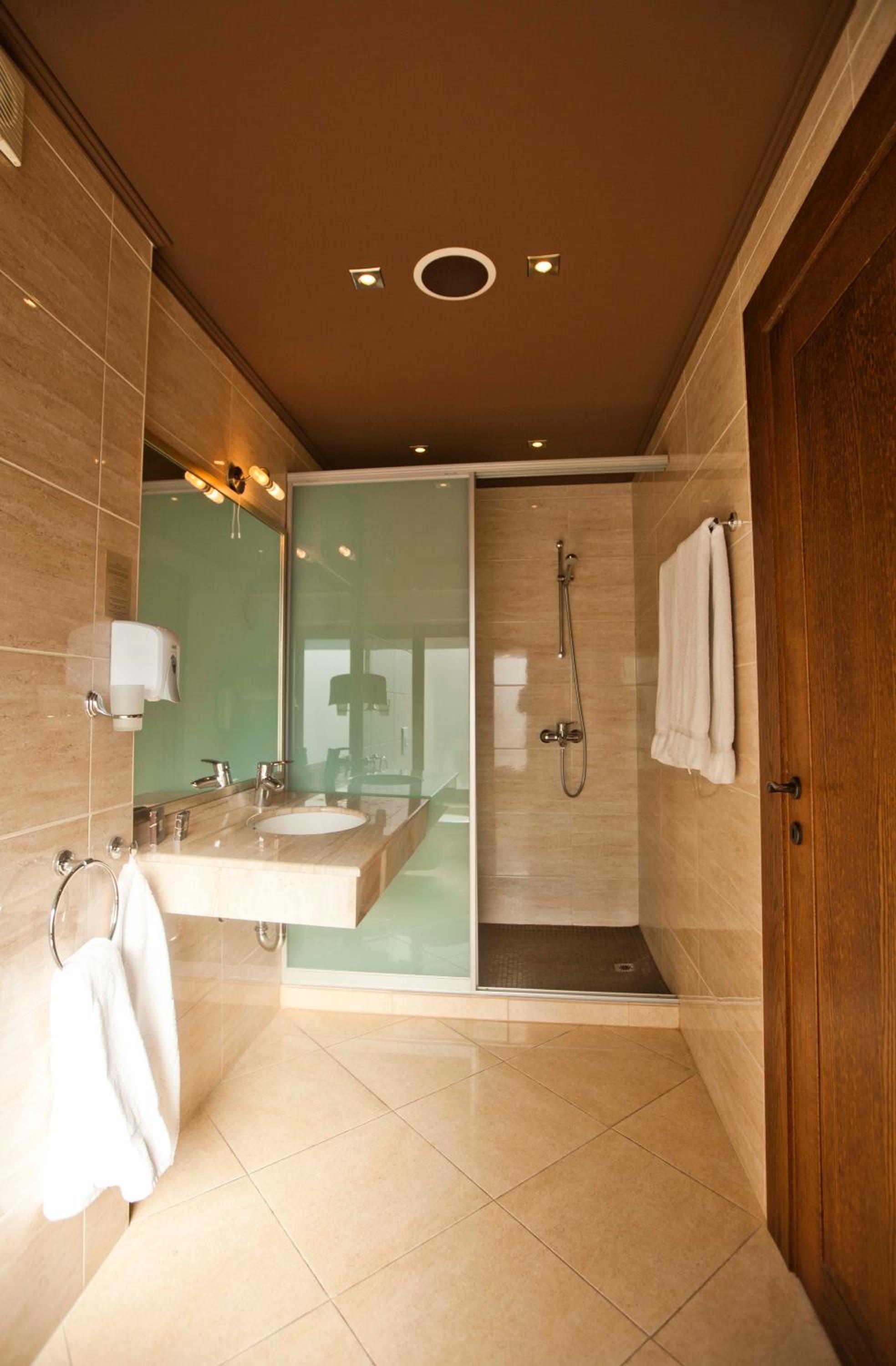 Standard Double Room with Free Parking photo 3