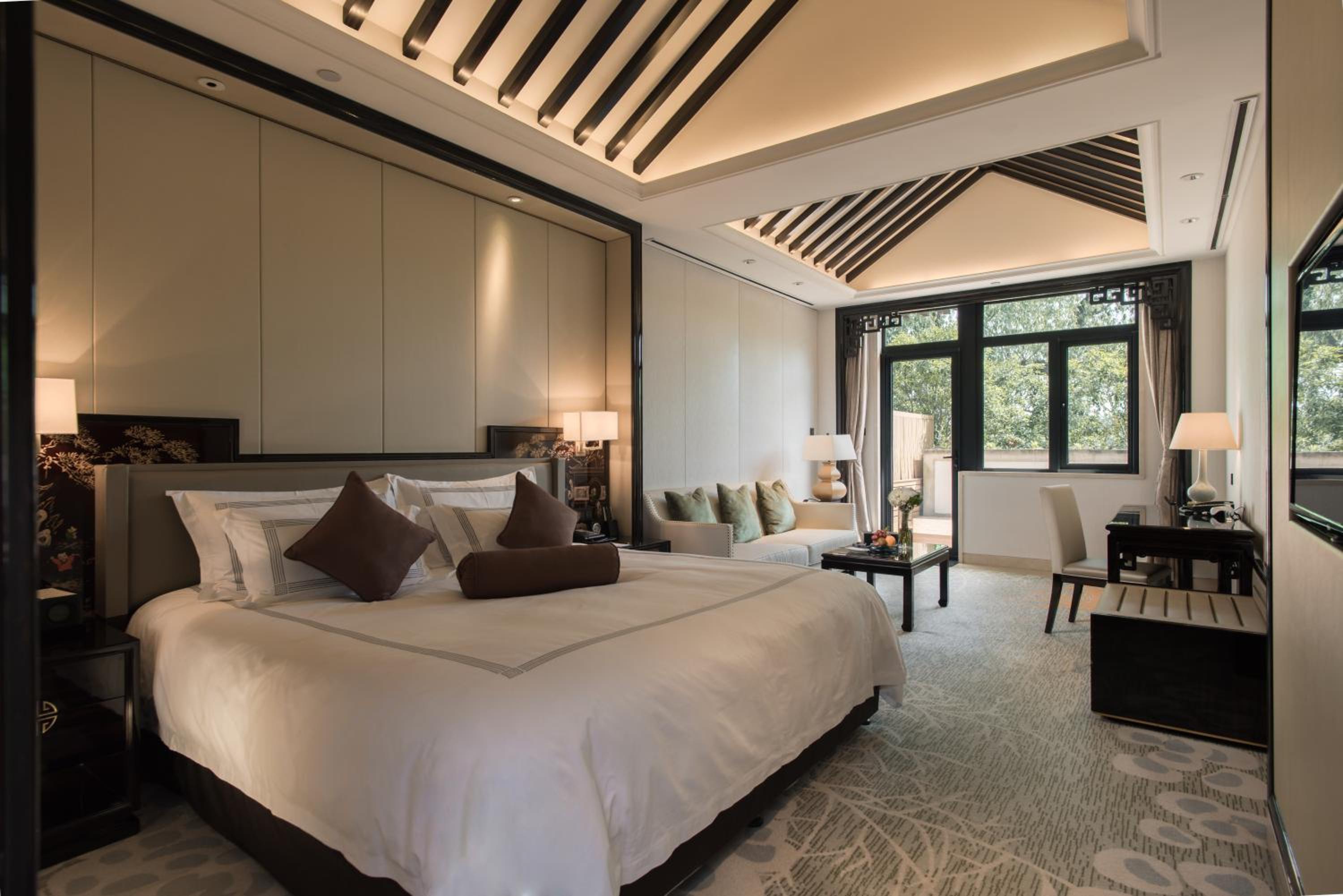 Exquisite Double Room with Lake View photo 3