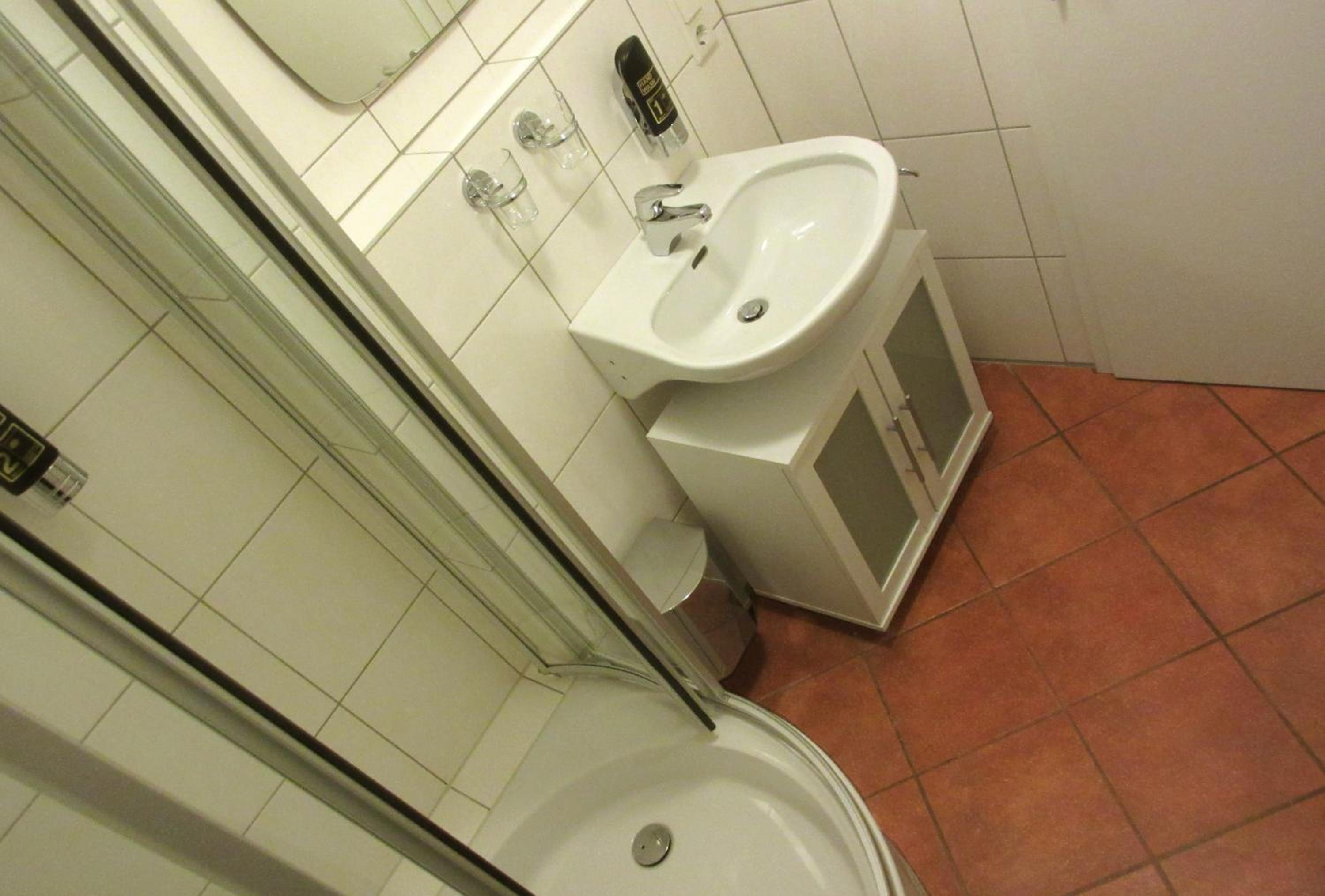 Standard Double Room - Photo 5