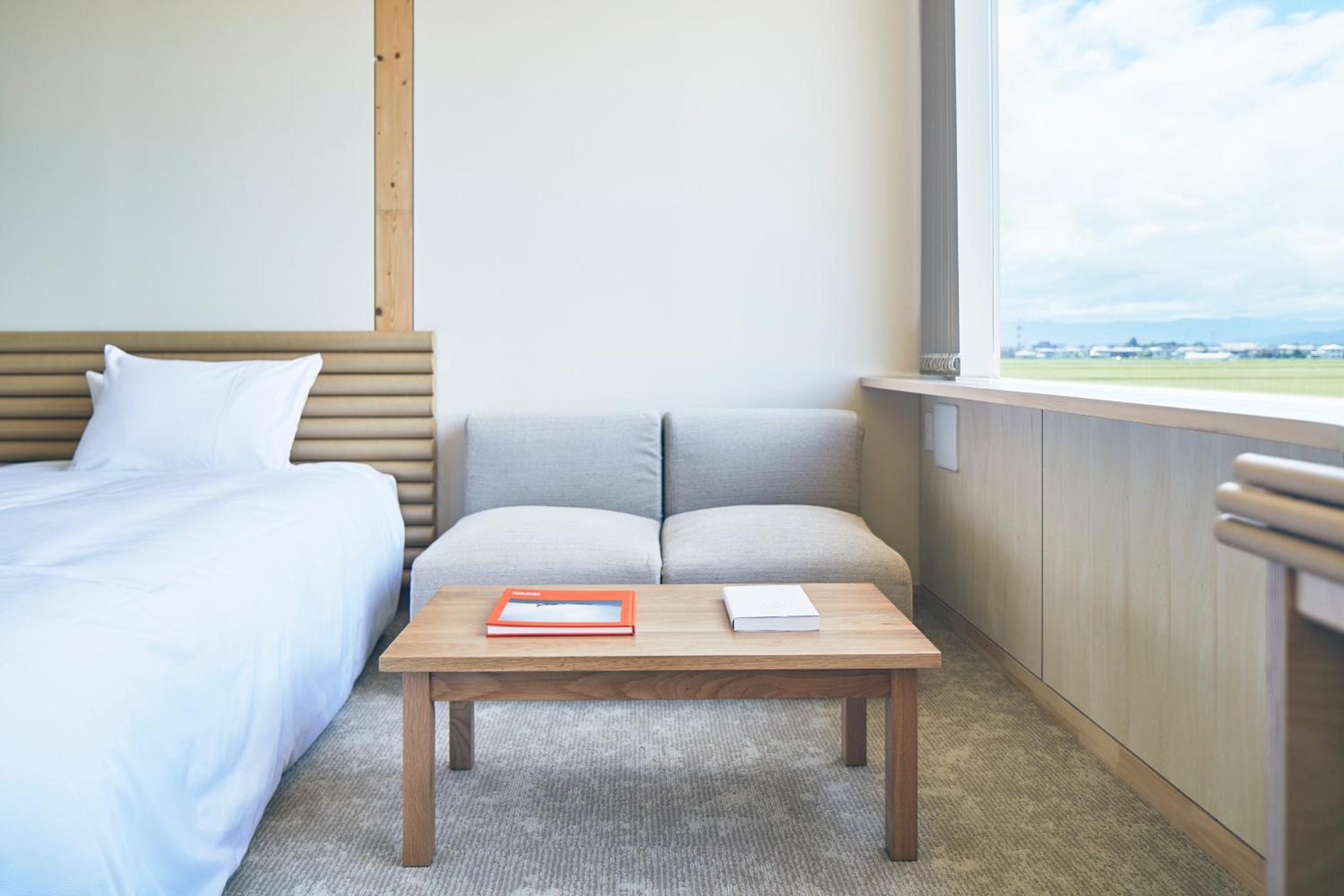 Hollywood Twin Room with View - Photo 1