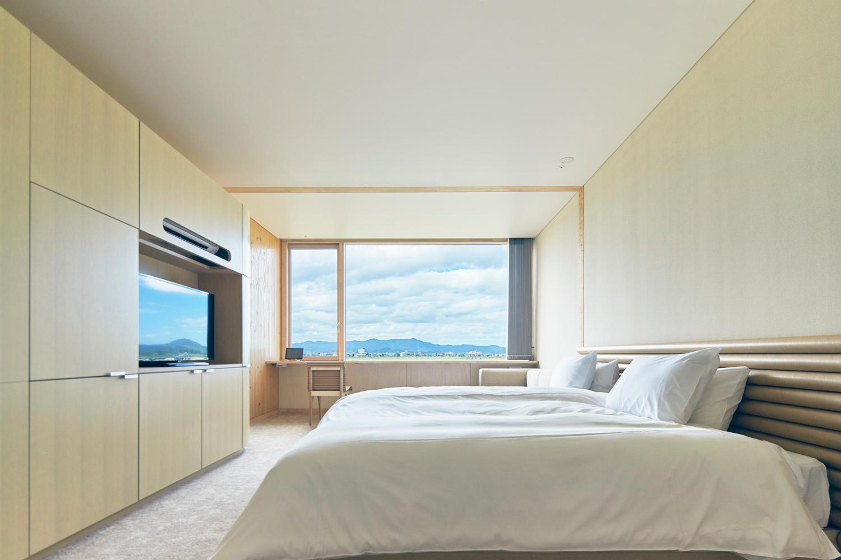 Hollywood Twin Room with View - Photo 9