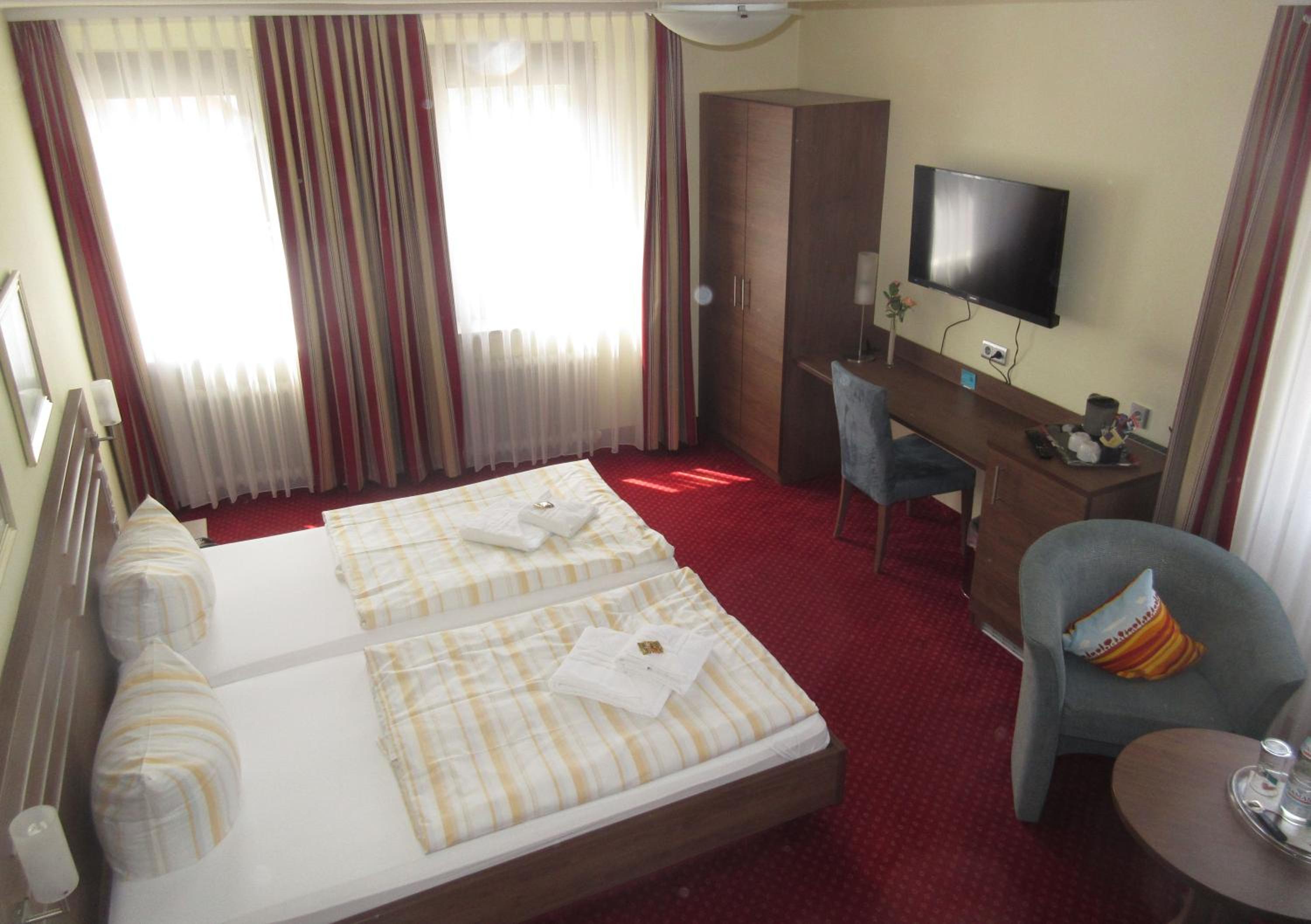 Standard Double Room - Photo 4