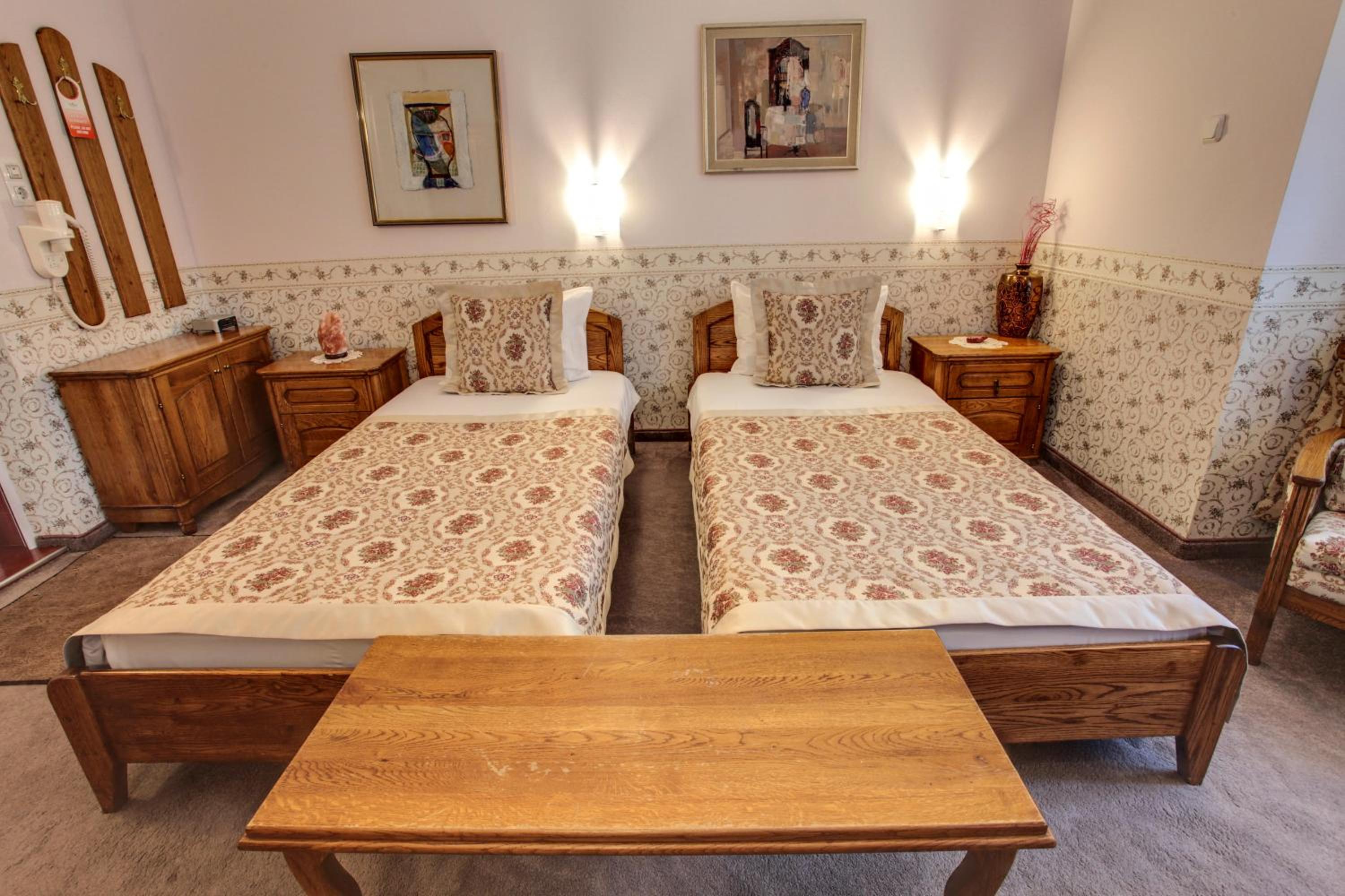 Twin Room - Photo 12