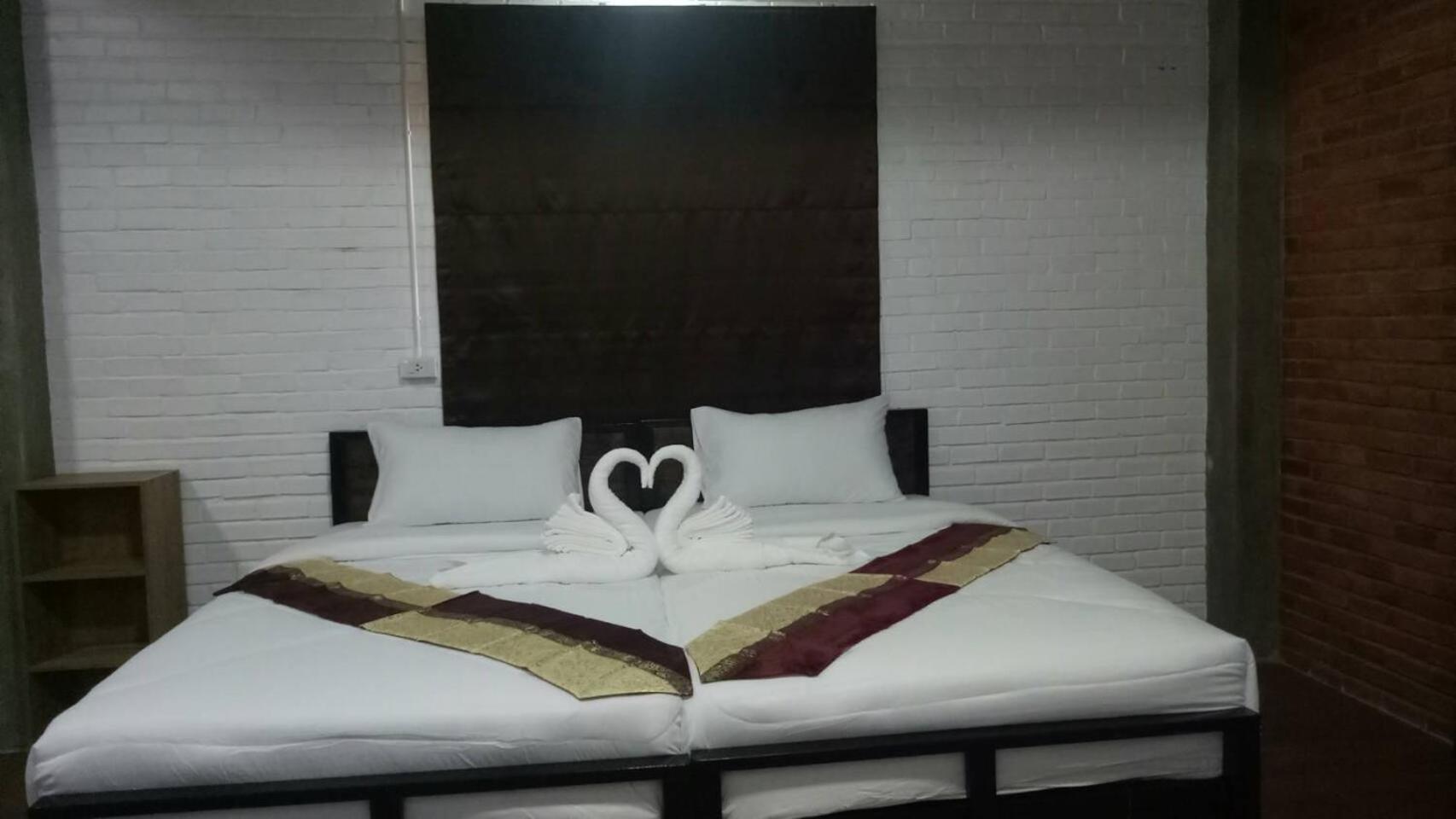 Standard Double Room - Photo 25
