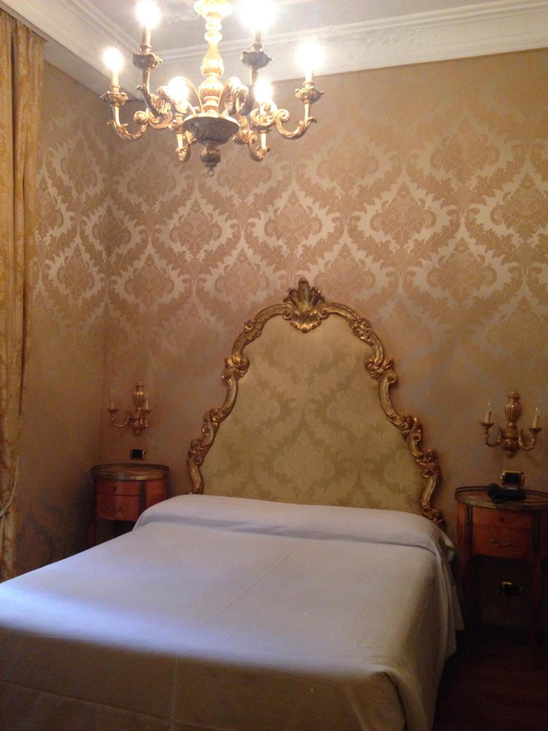 Economy Double Room photo 2