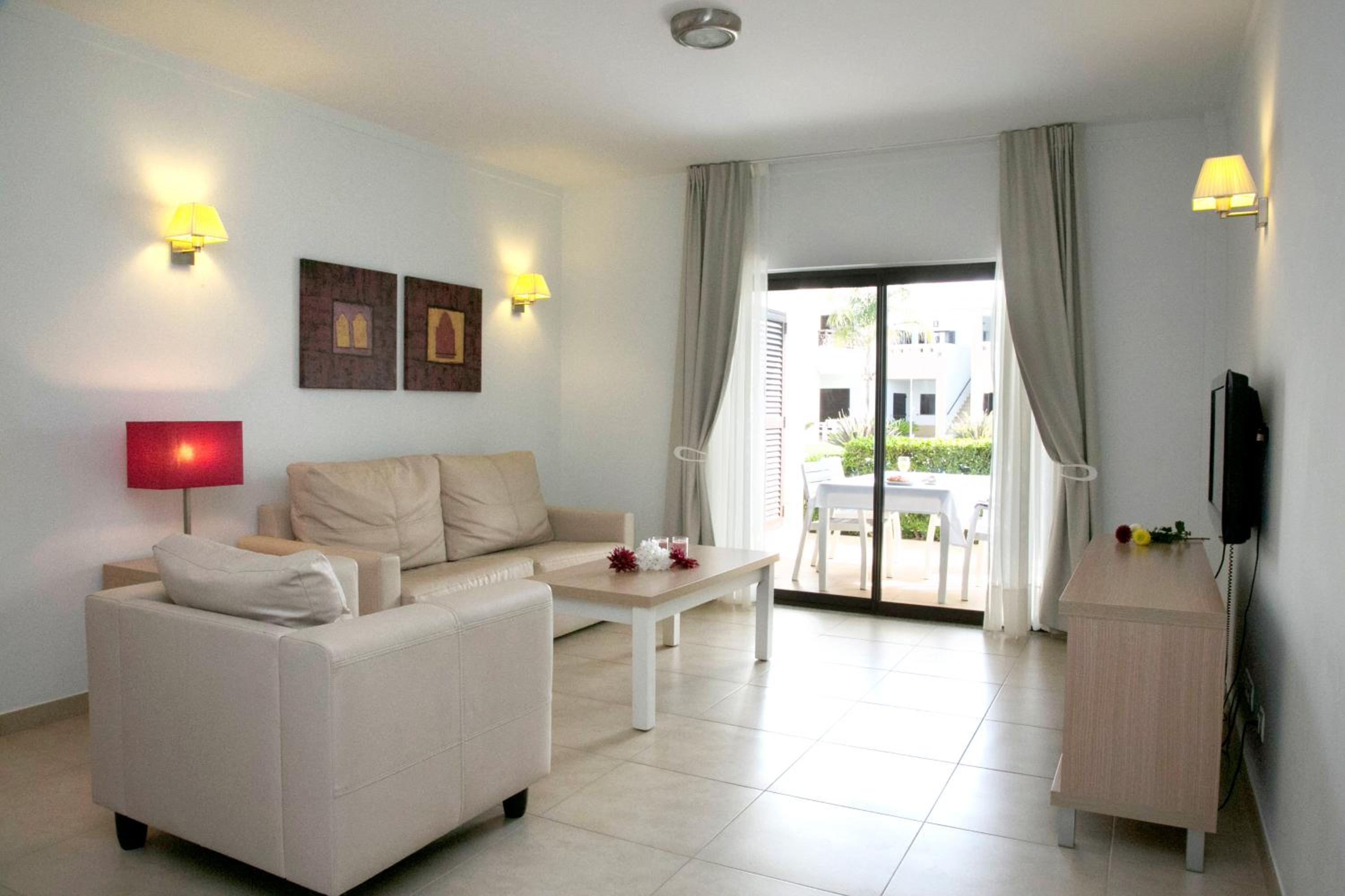 Two-Bedroom Family Apartment (6 Adults) photo 2
