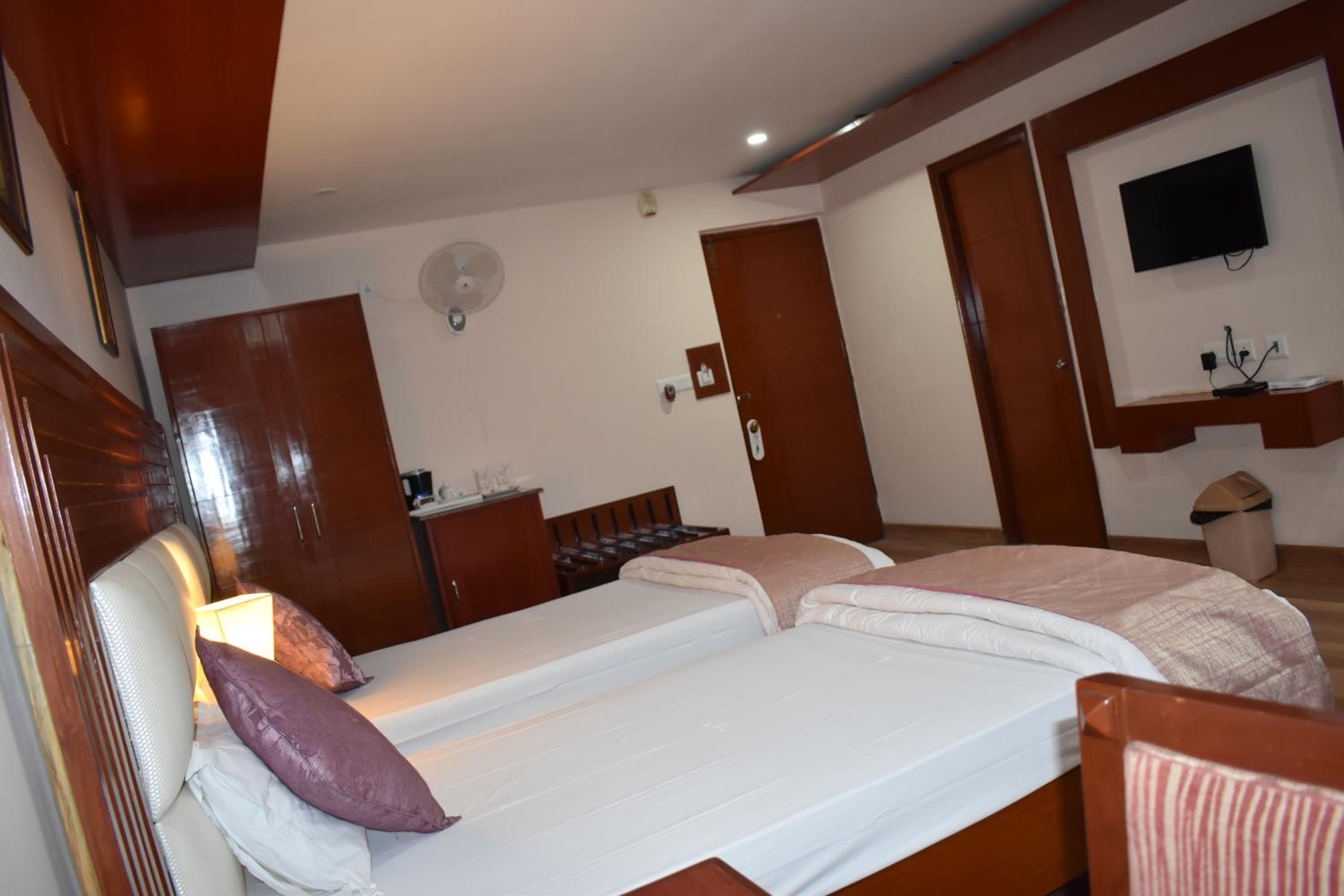 Deluxe Twin Room photo 2